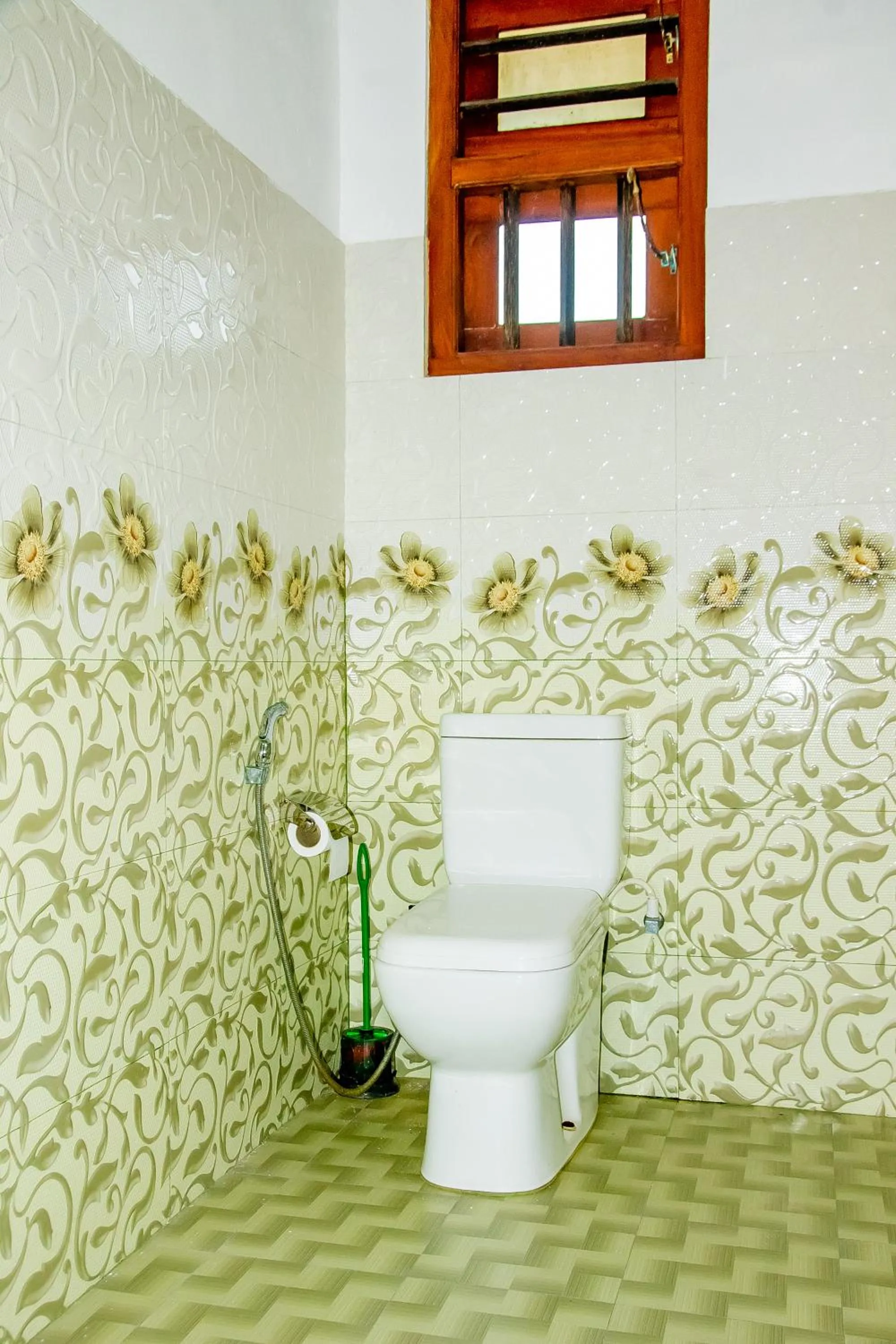 Toilet in Blowhole Unawatuna