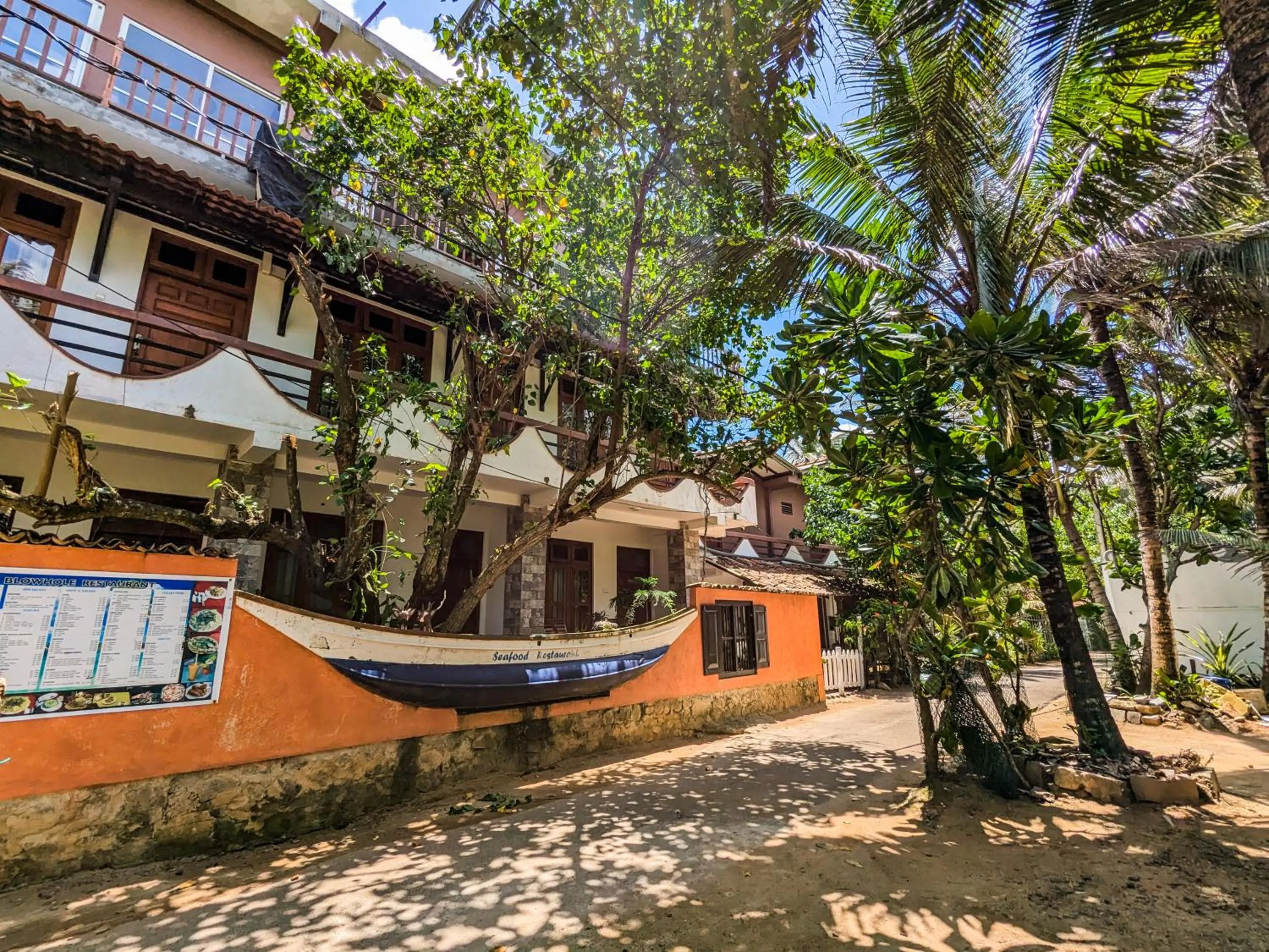 Property building in Blowhole Unawatuna