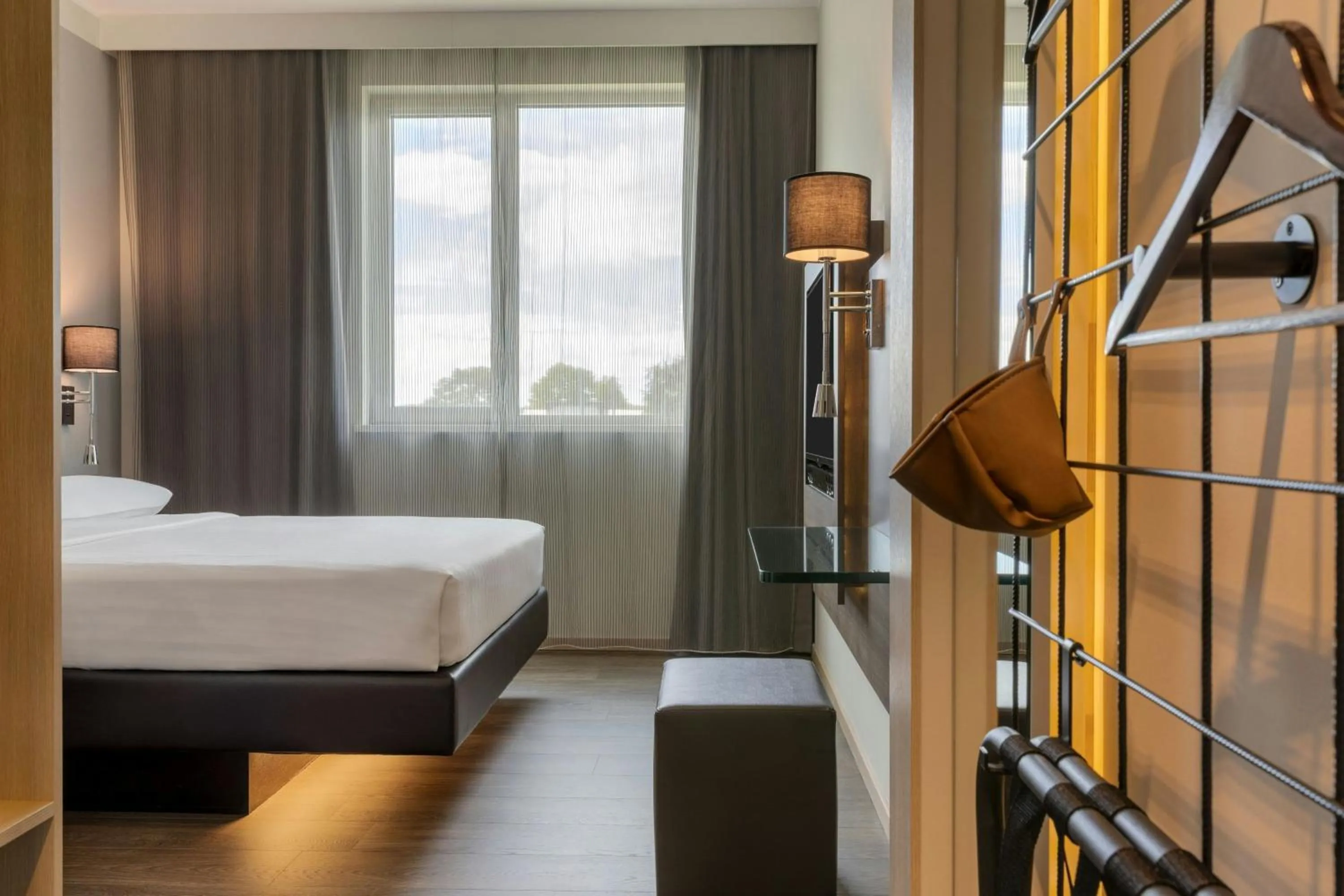 Bedroom, Bed in Moxy Milan Malpensa Airport