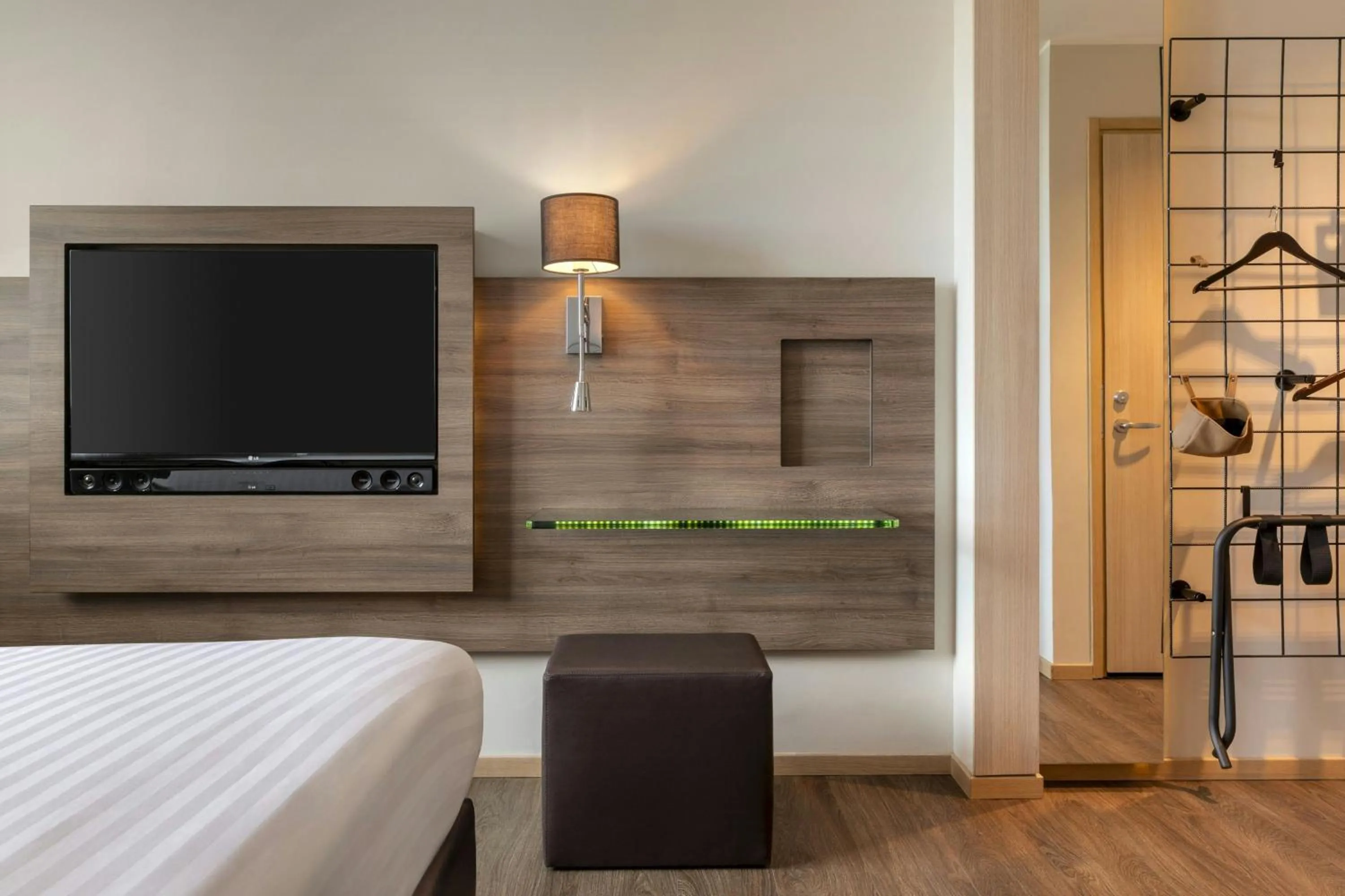 Bedroom, Bed in Moxy Milan Malpensa Airport