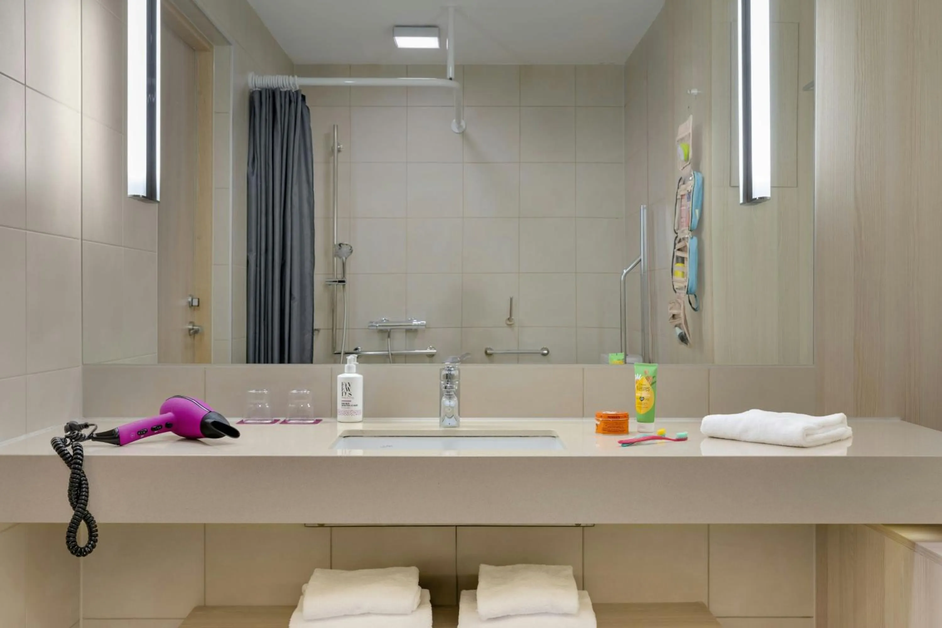 Bathroom in Moxy Milan Malpensa Airport