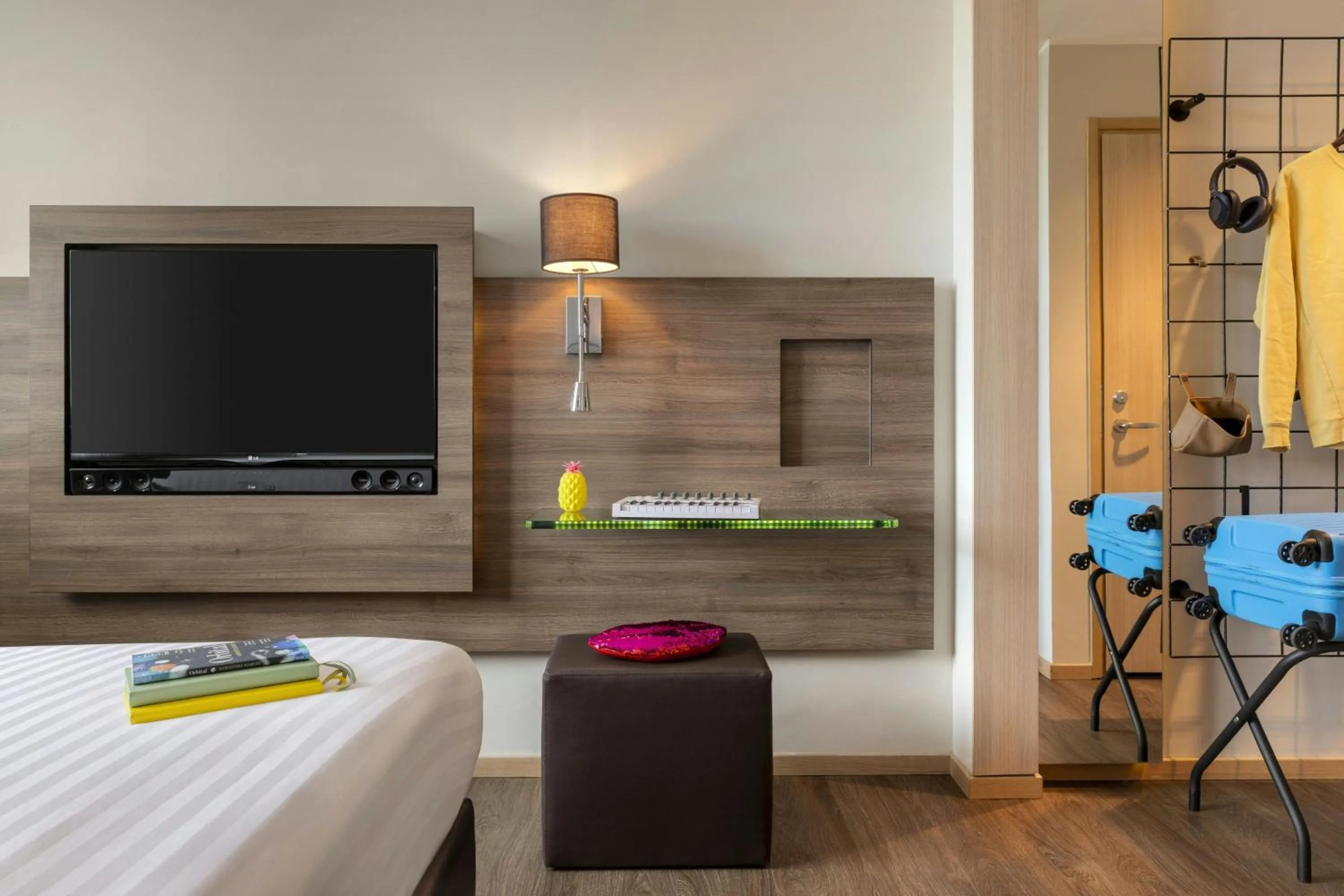 Bedroom, Bed in Moxy Milan Malpensa Airport