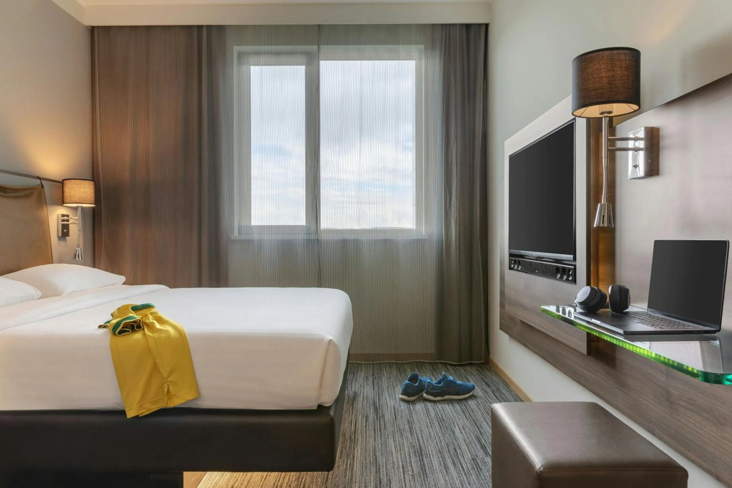 Bedroom, Bed in Moxy Milan Malpensa Airport