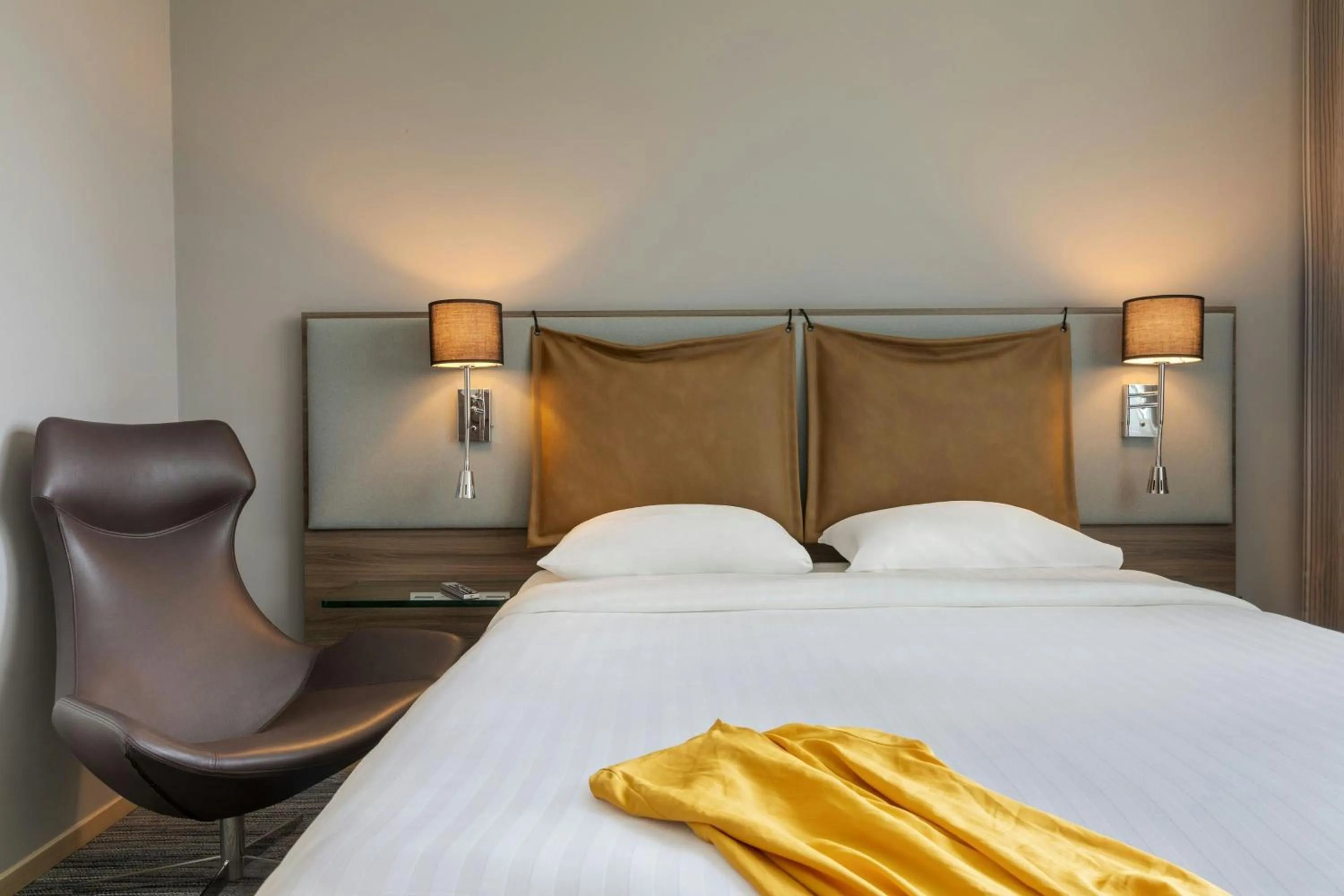 Bedroom, Bed in Moxy Milan Malpensa Airport