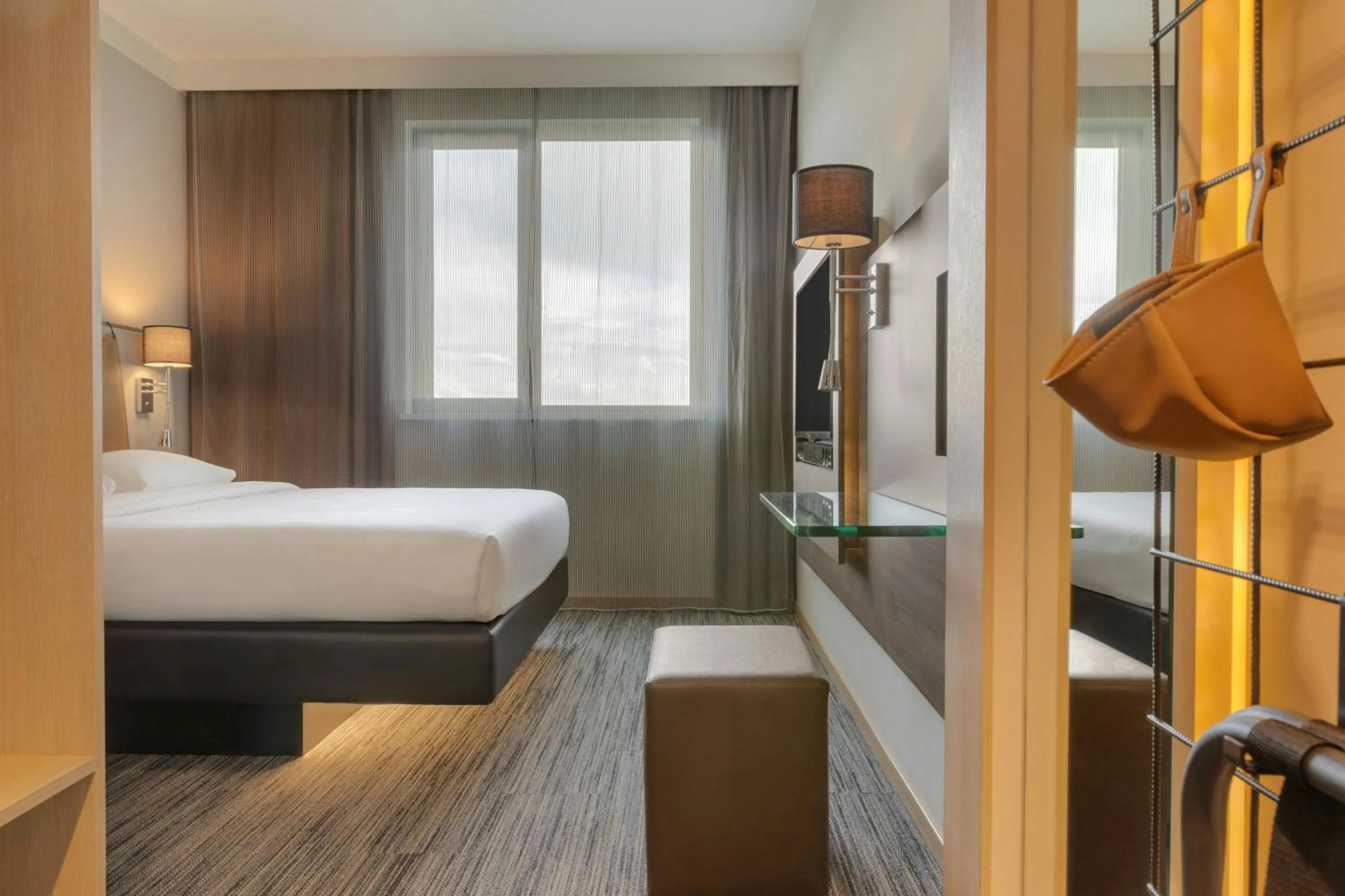 Bedroom, Bed in Moxy Milan Malpensa Airport
