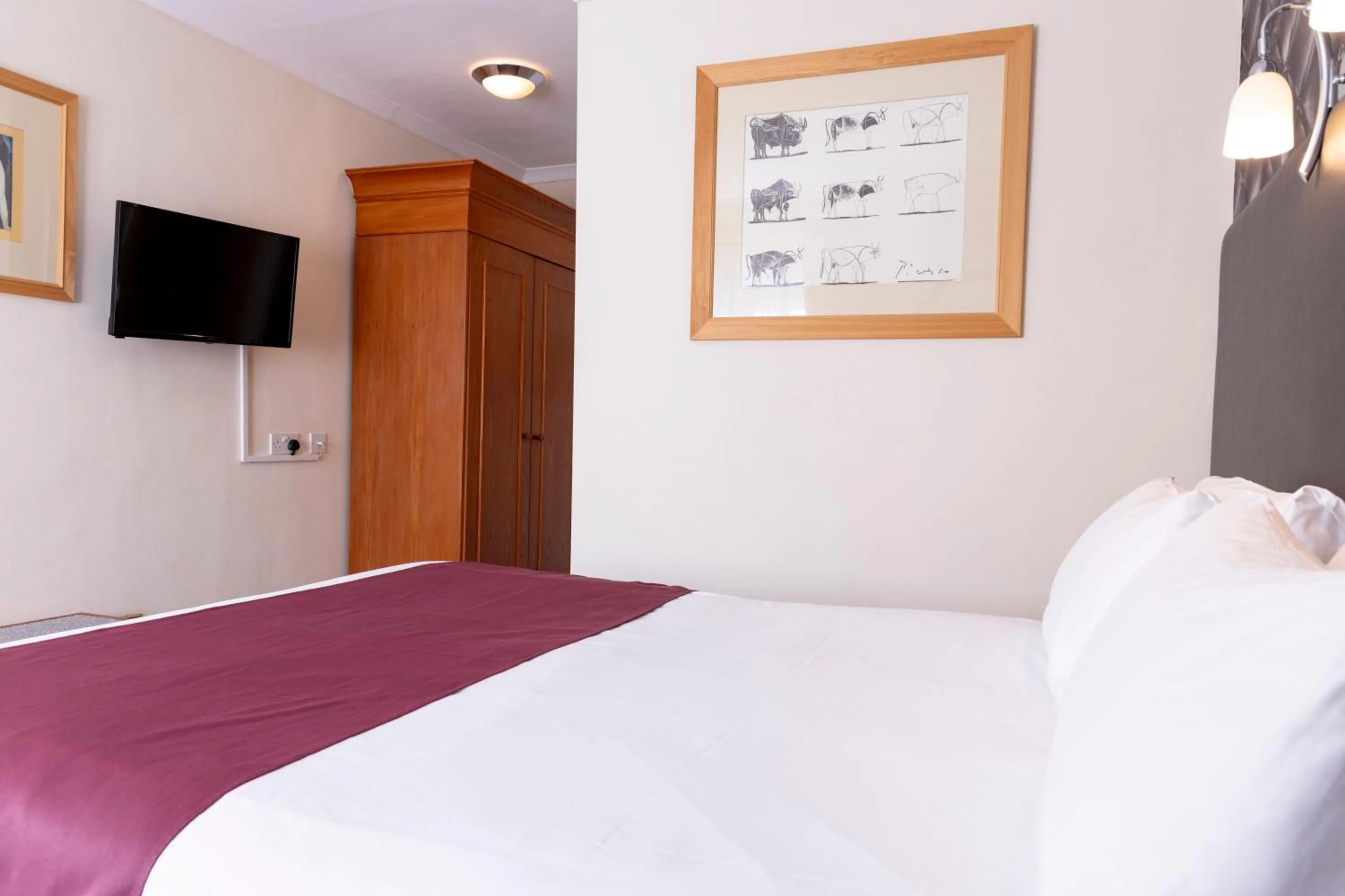 Bed in Roebuck by Greene King Inns