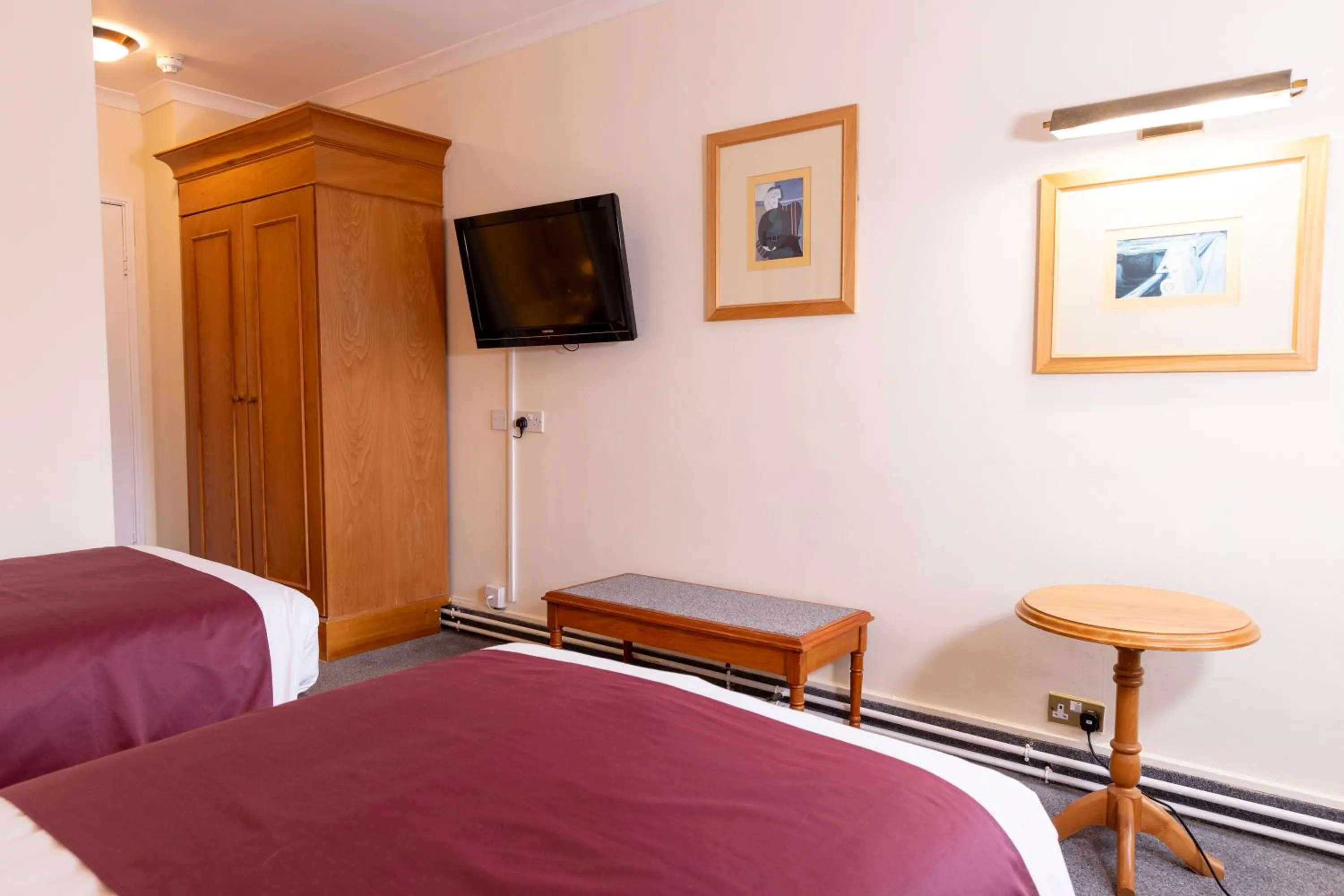 Bed in Roebuck by Greene King Inns