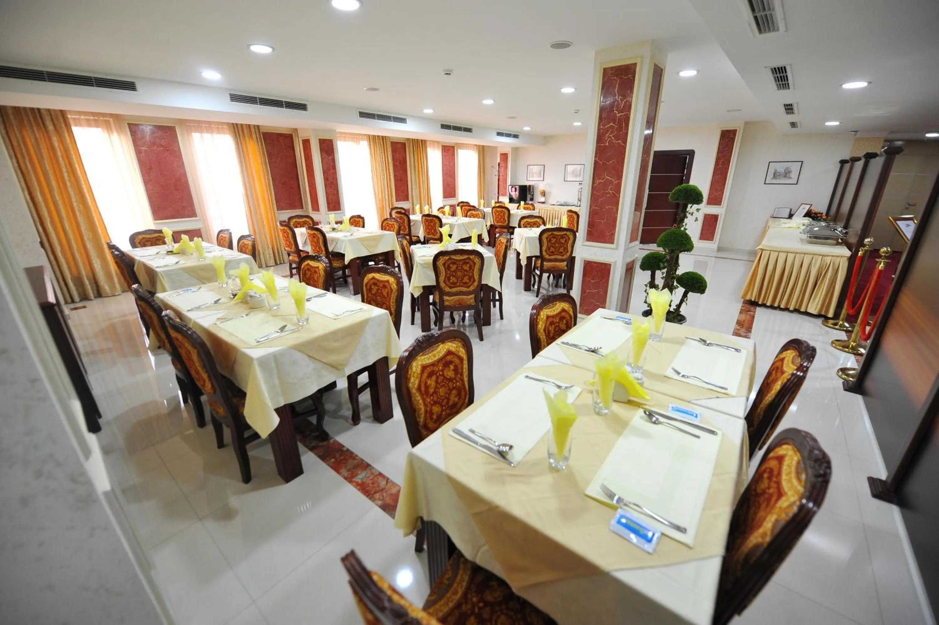 Restaurant/places to eat in Hotel Gold