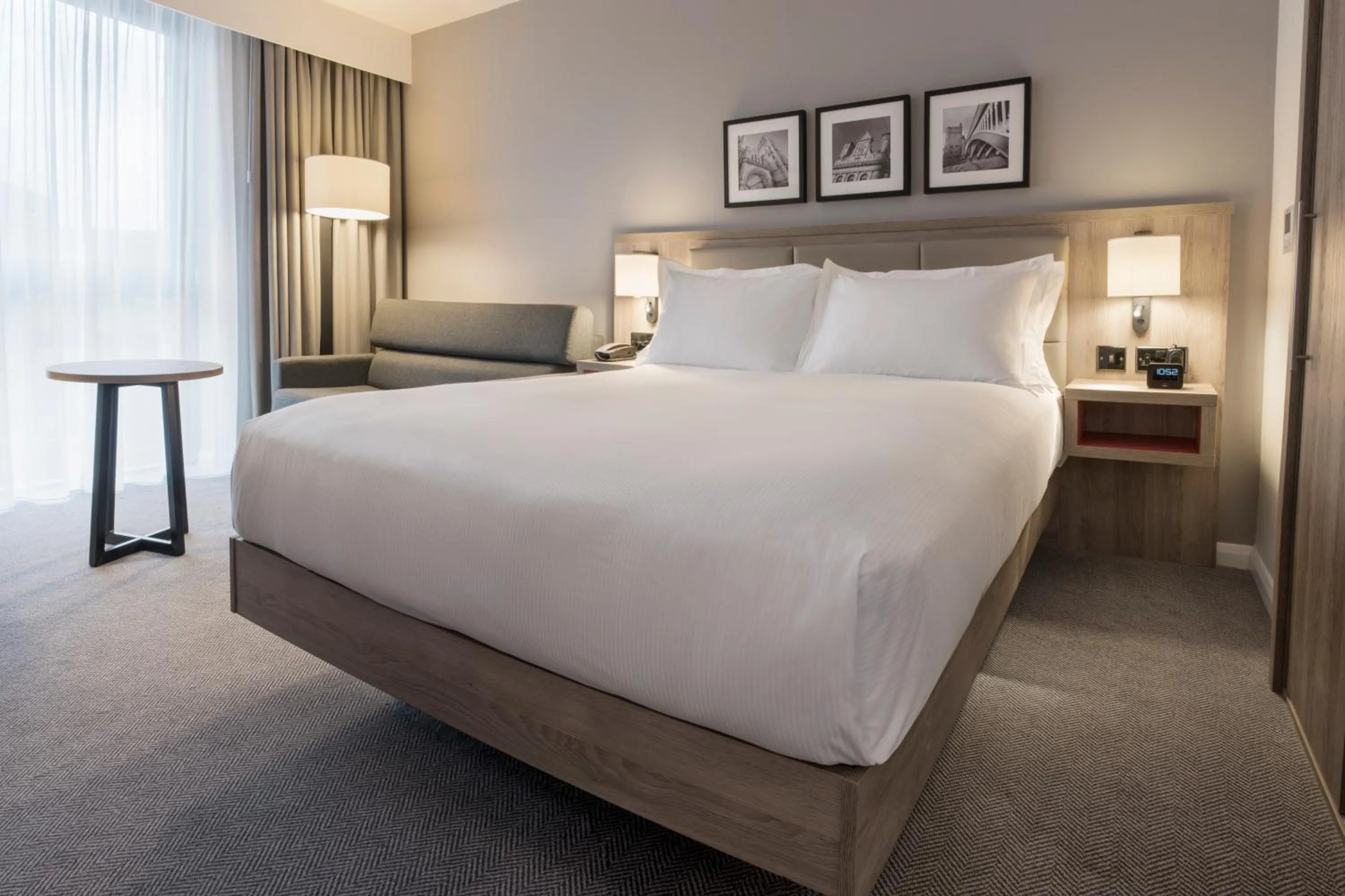 Bedroom, Bed in Hilton Garden Inn Manchester Emirates Old Trafford