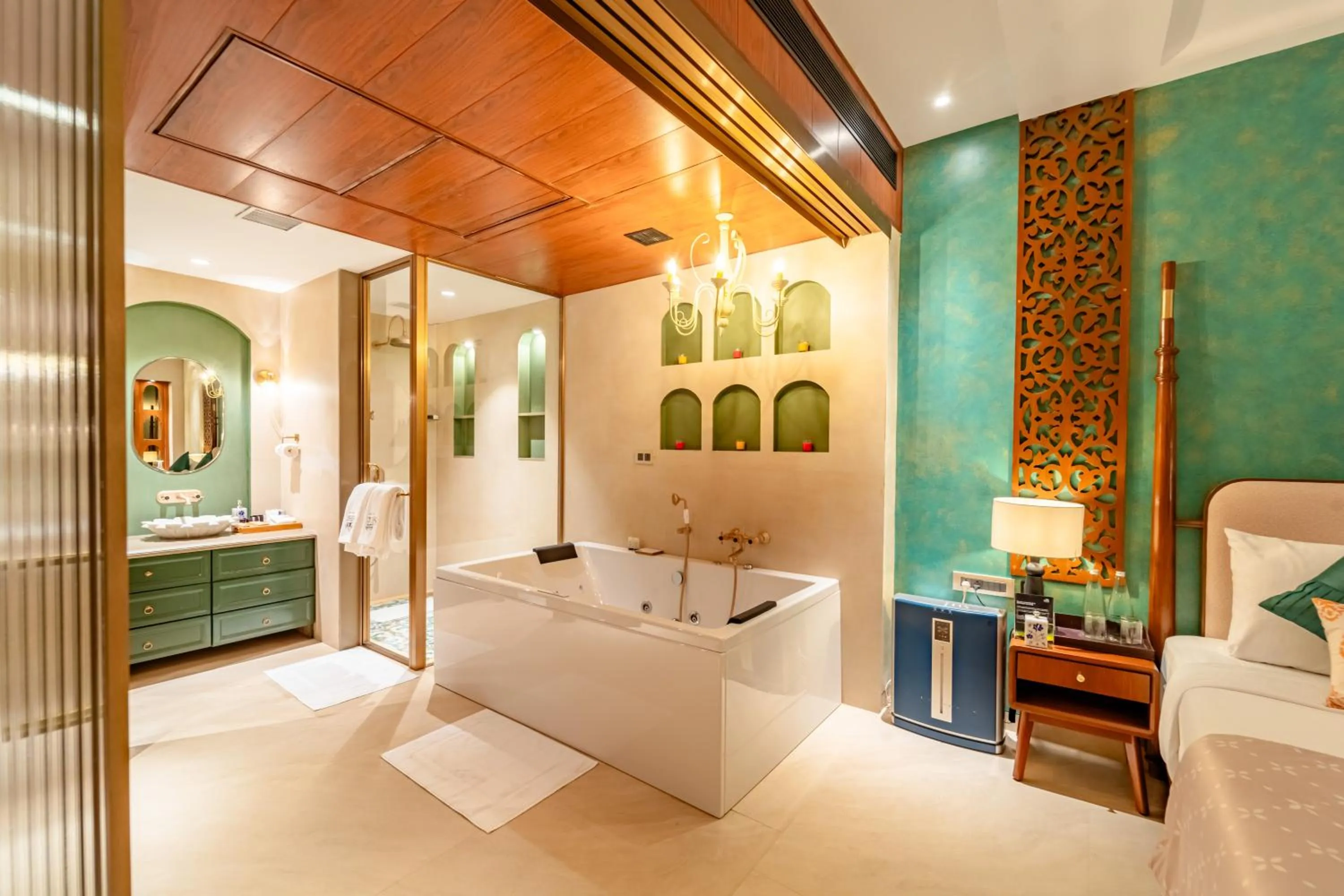 Bathroom, Bed in Sayaji Indore