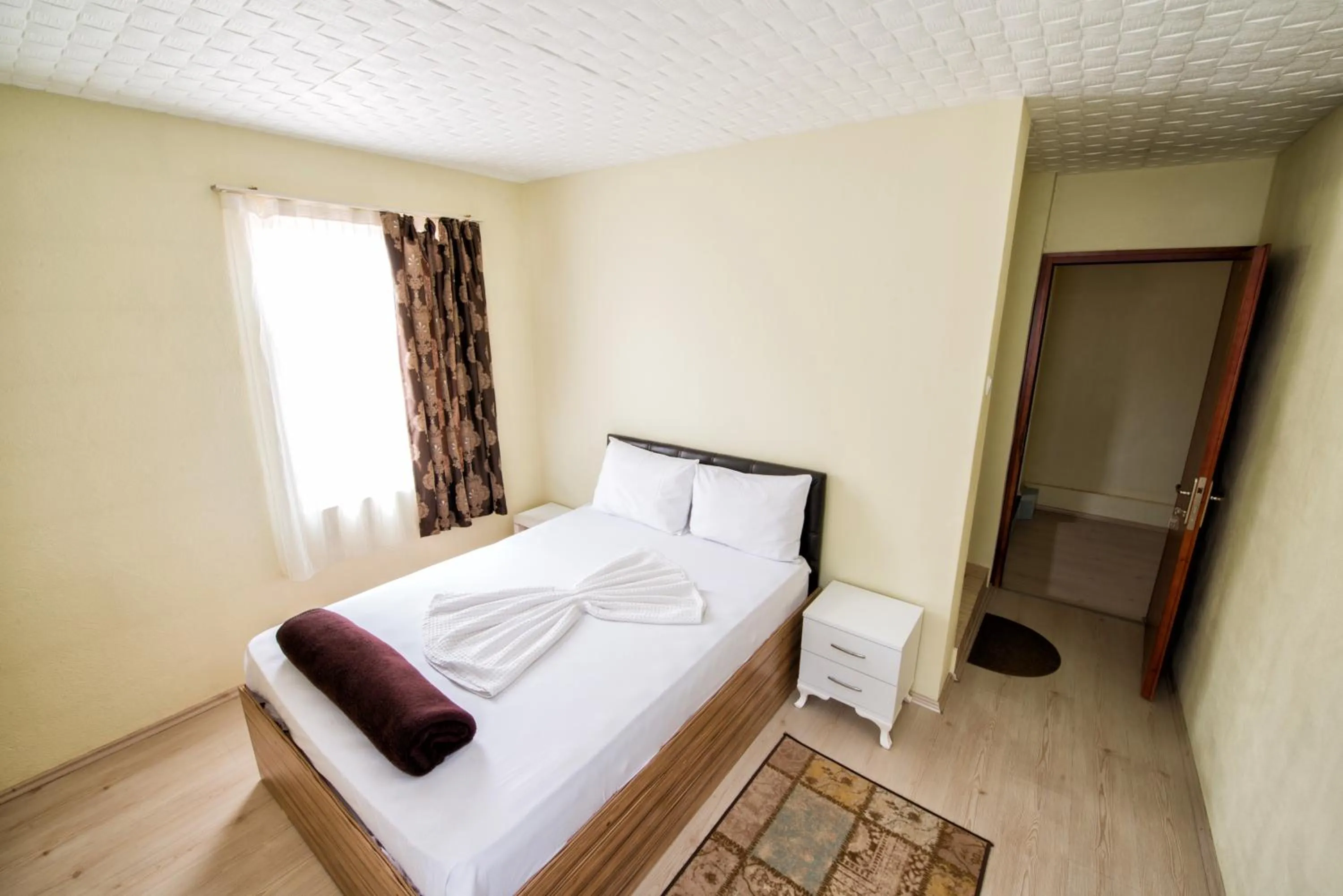 Bed in Yellow Rose Pansiyon