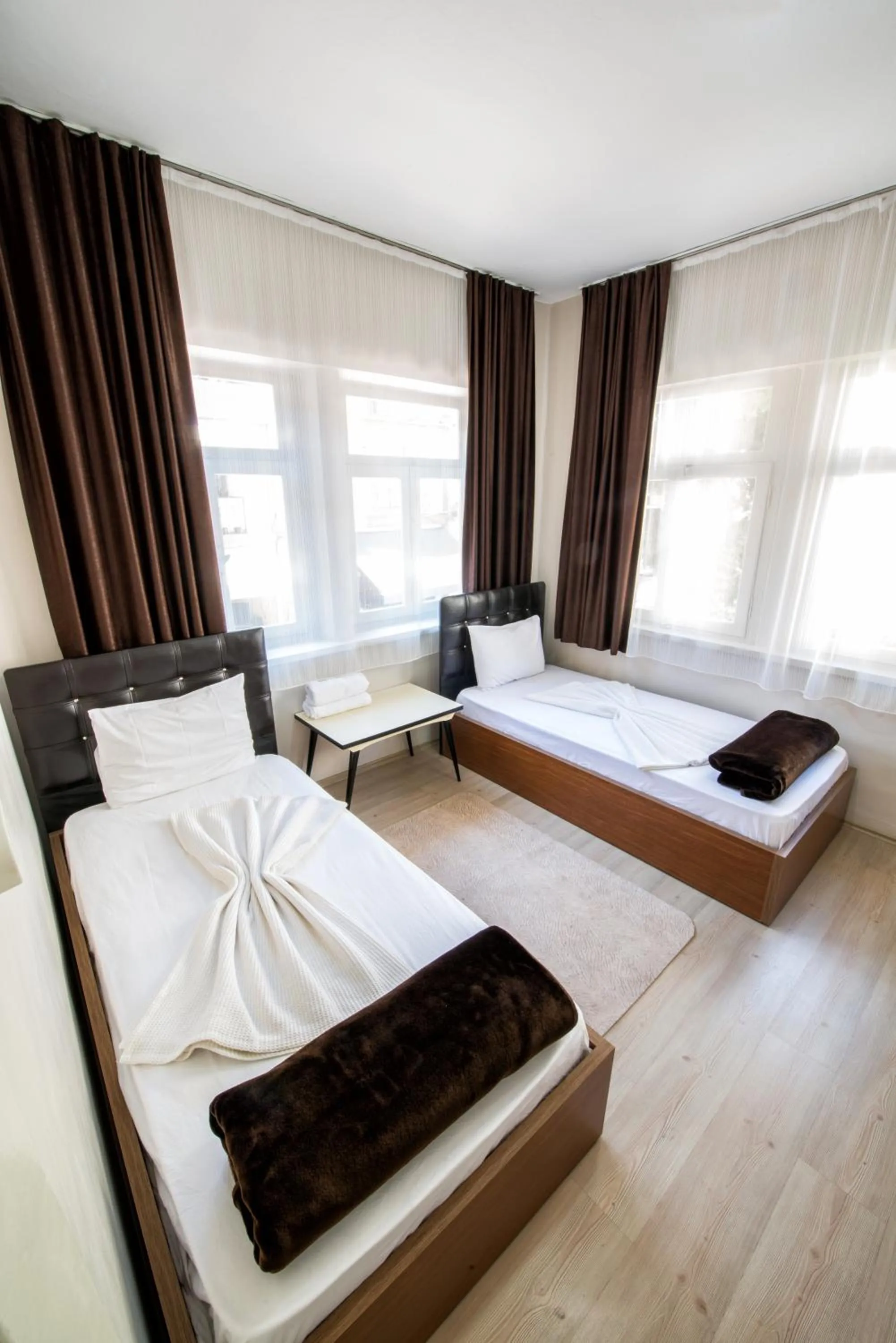 Bed in Yellow Rose Pansiyon