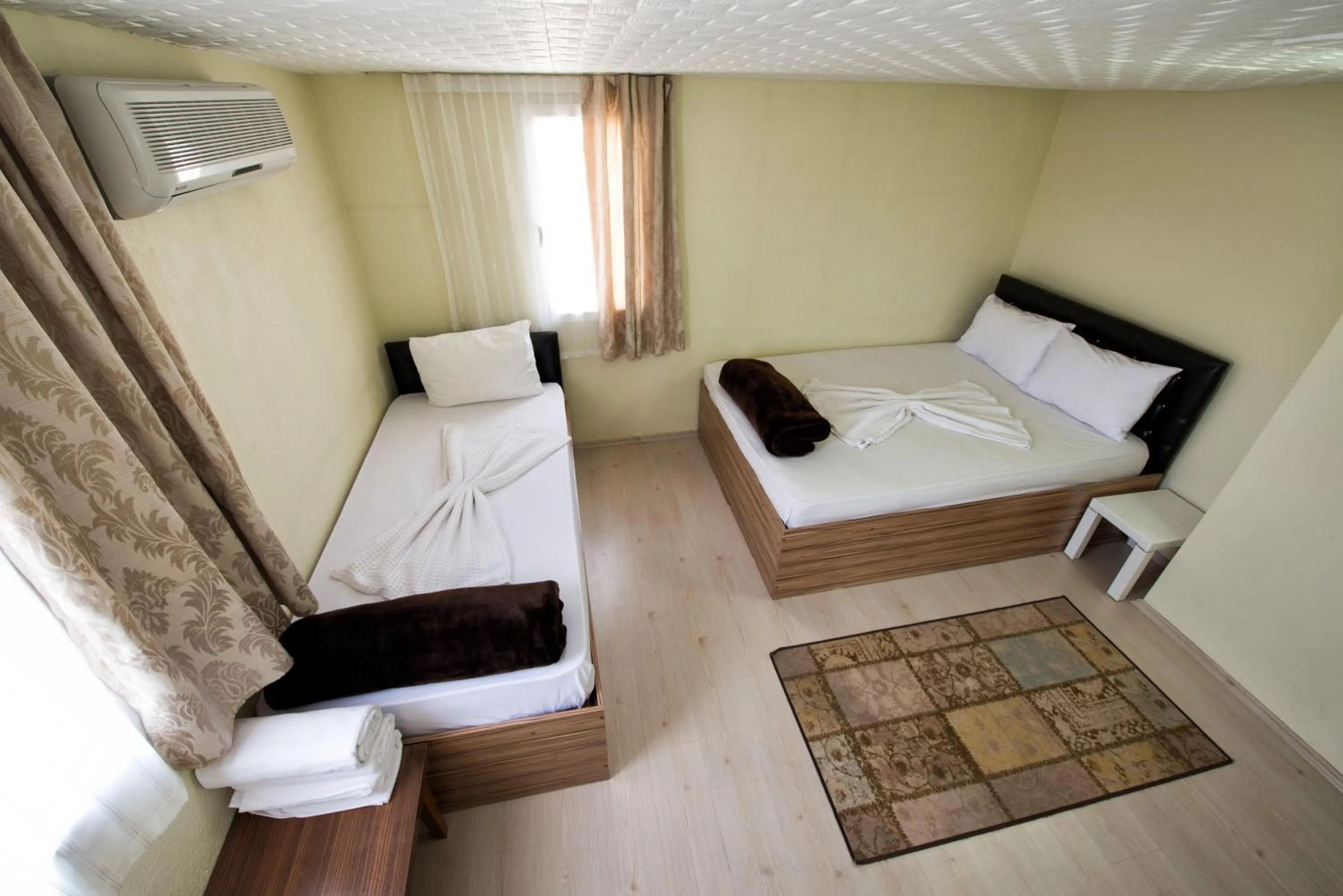 Bed in Yellow Rose Pansiyon