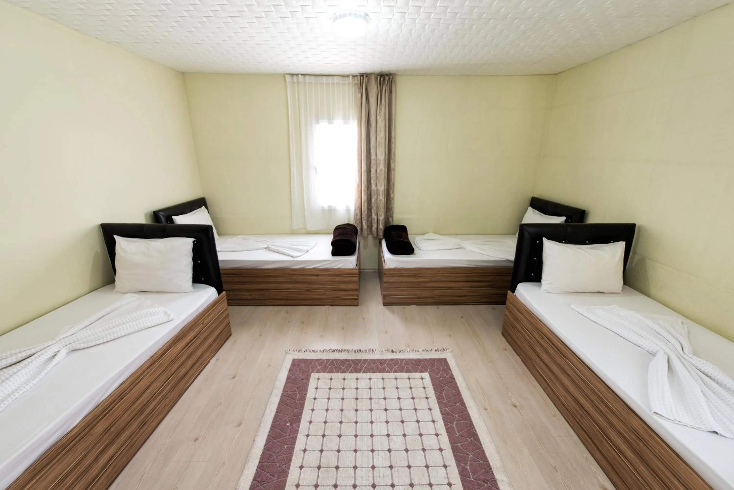 Bed in Yellow Rose Pansiyon