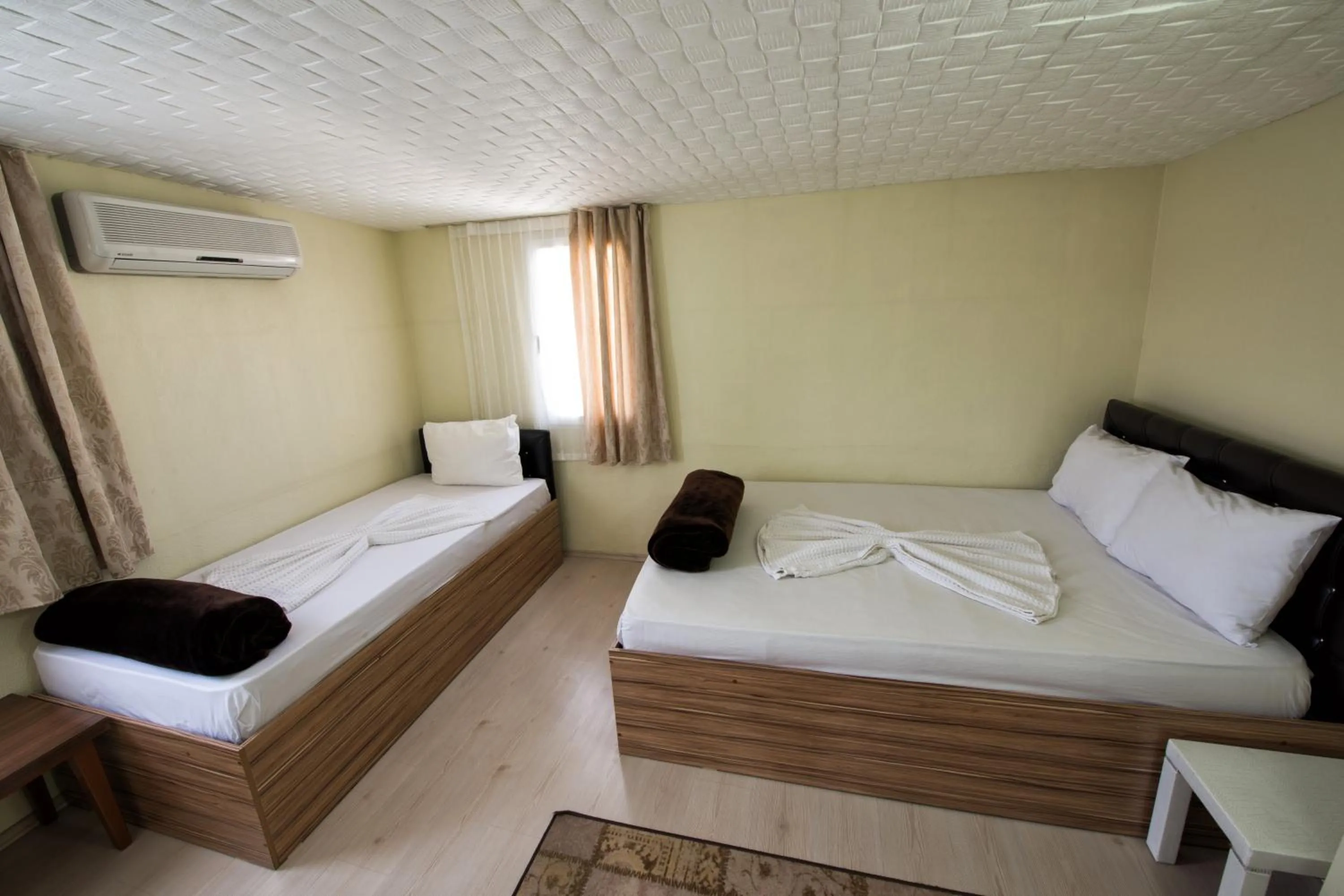 Bed in Yellow Rose Pansiyon