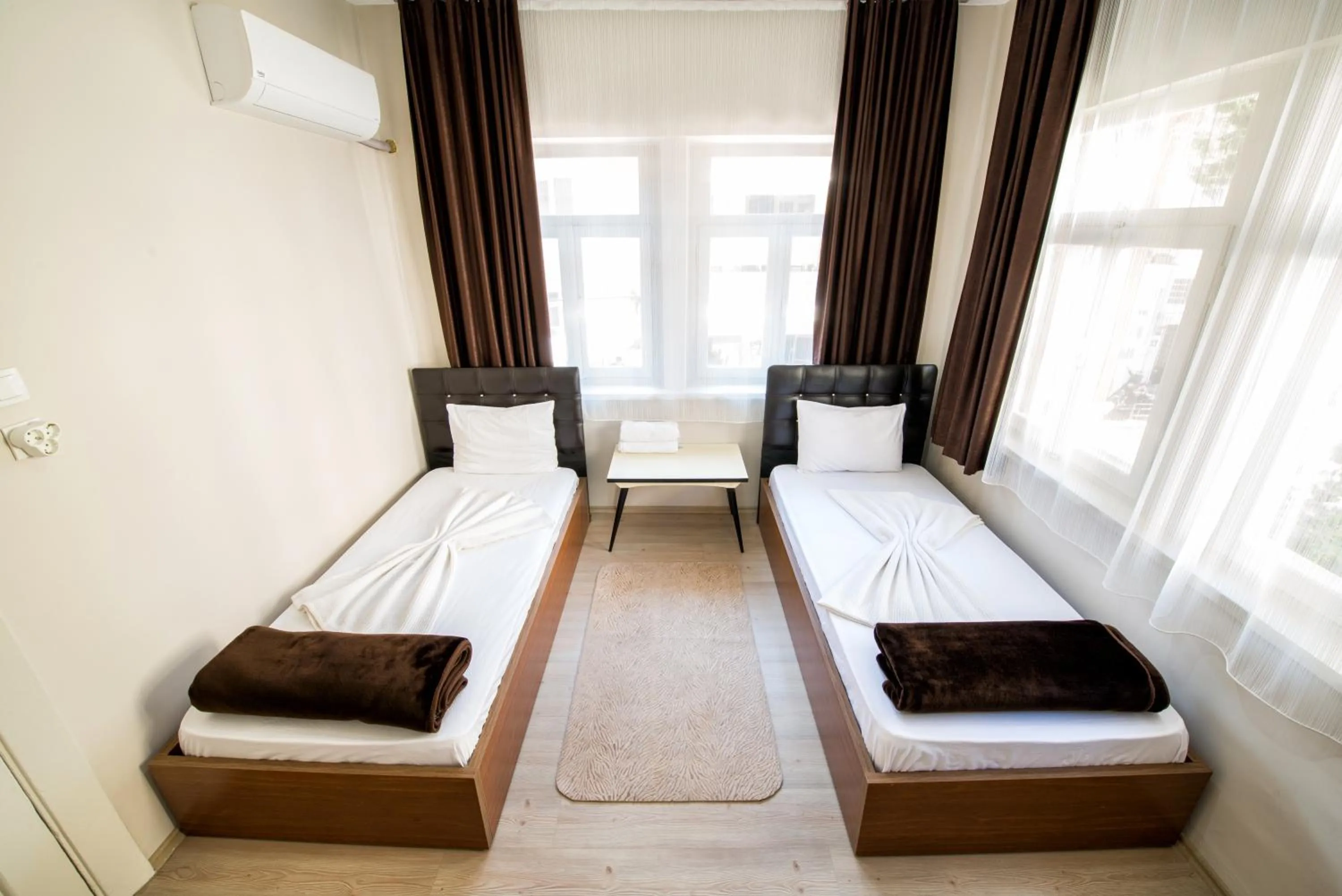 Bed in Yellow Rose Pansiyon