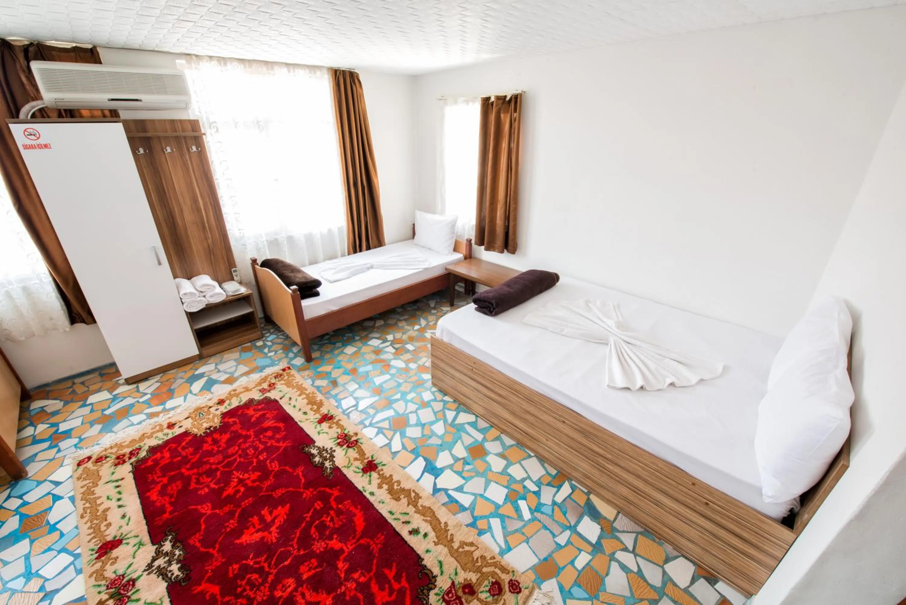 Bed in Yellow Rose Pansiyon