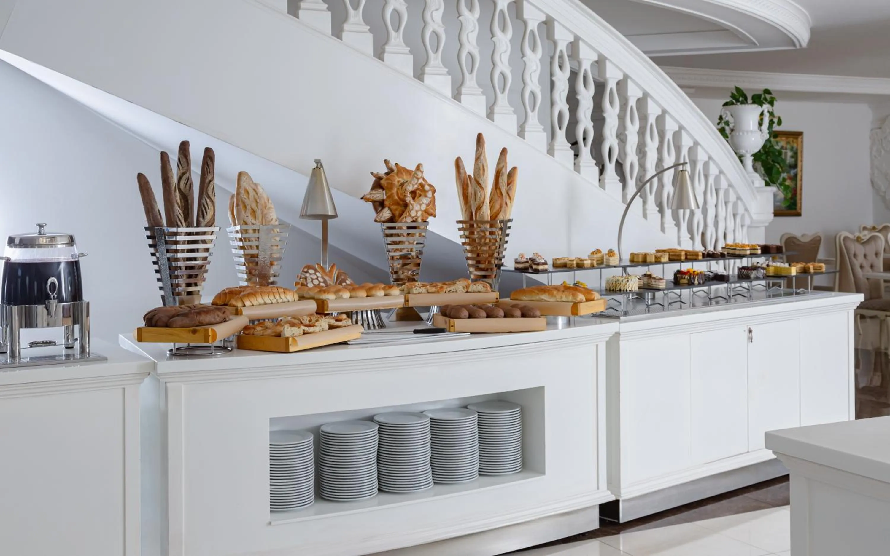 Restaurant/places to eat in Shamakhi Palace Sharadil