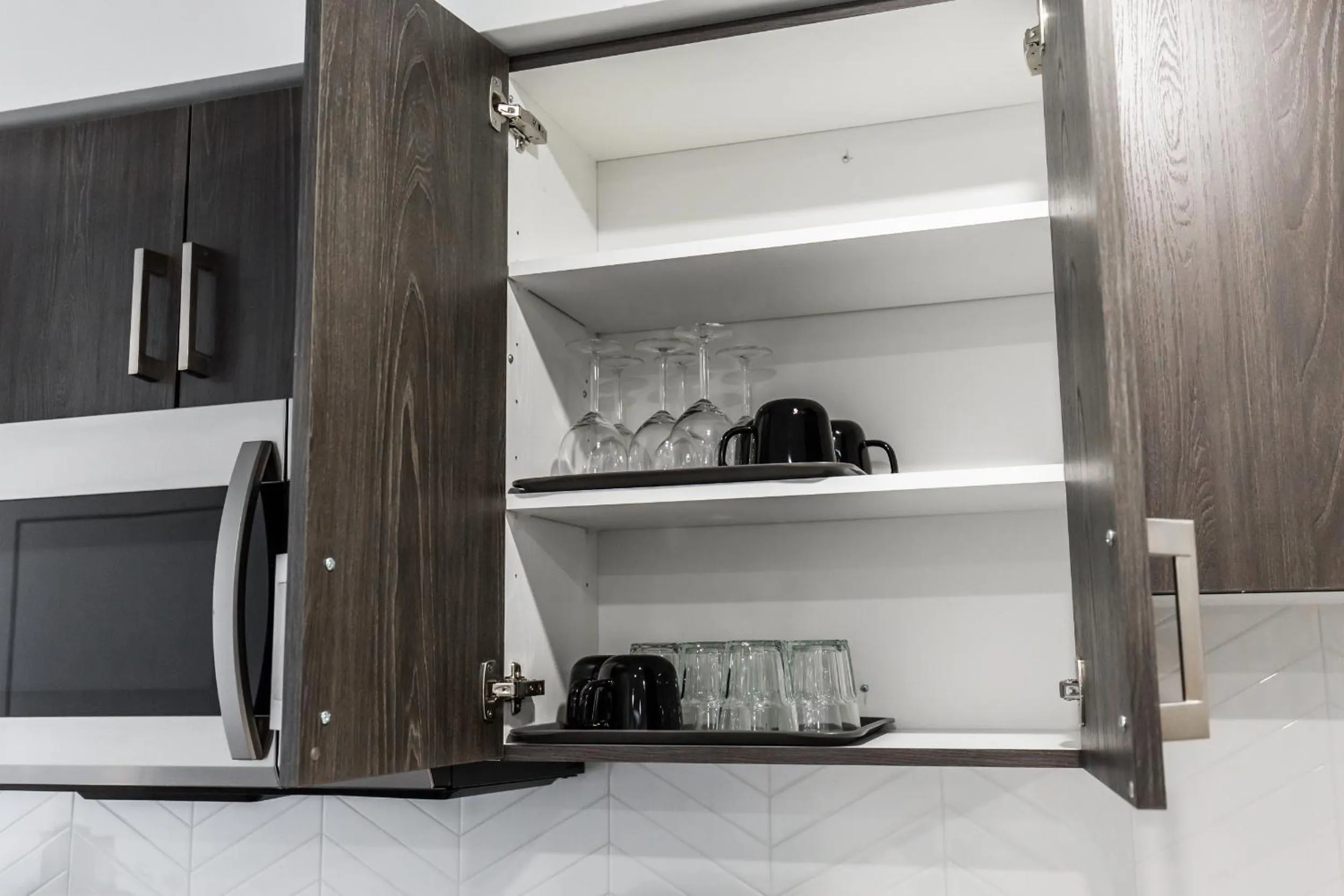 Kitchen or kitchenette in Entire Luxury Suite 6Mins To Falls, Free Parking