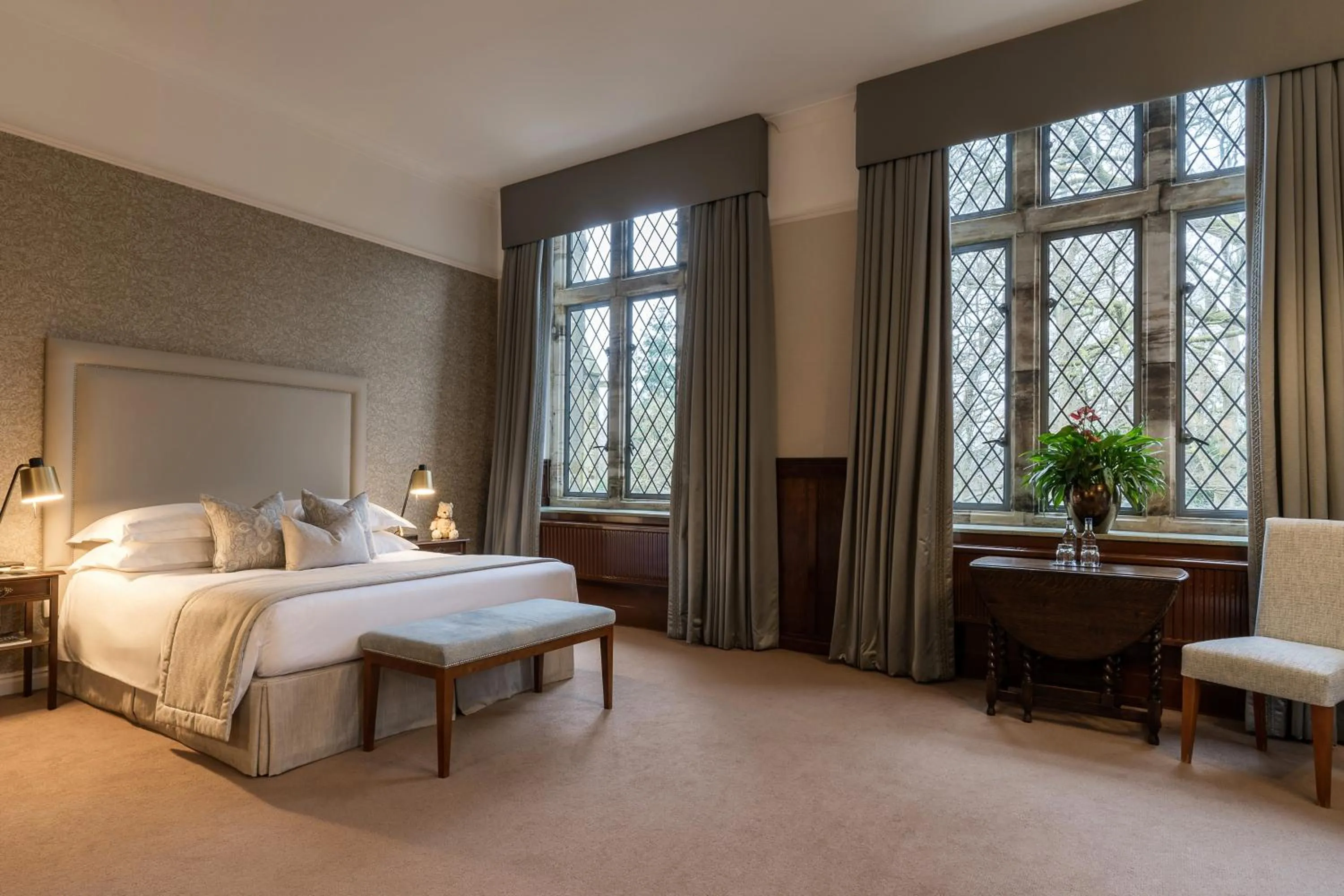 Bedroom, Bed in Ashdown Park Hotel