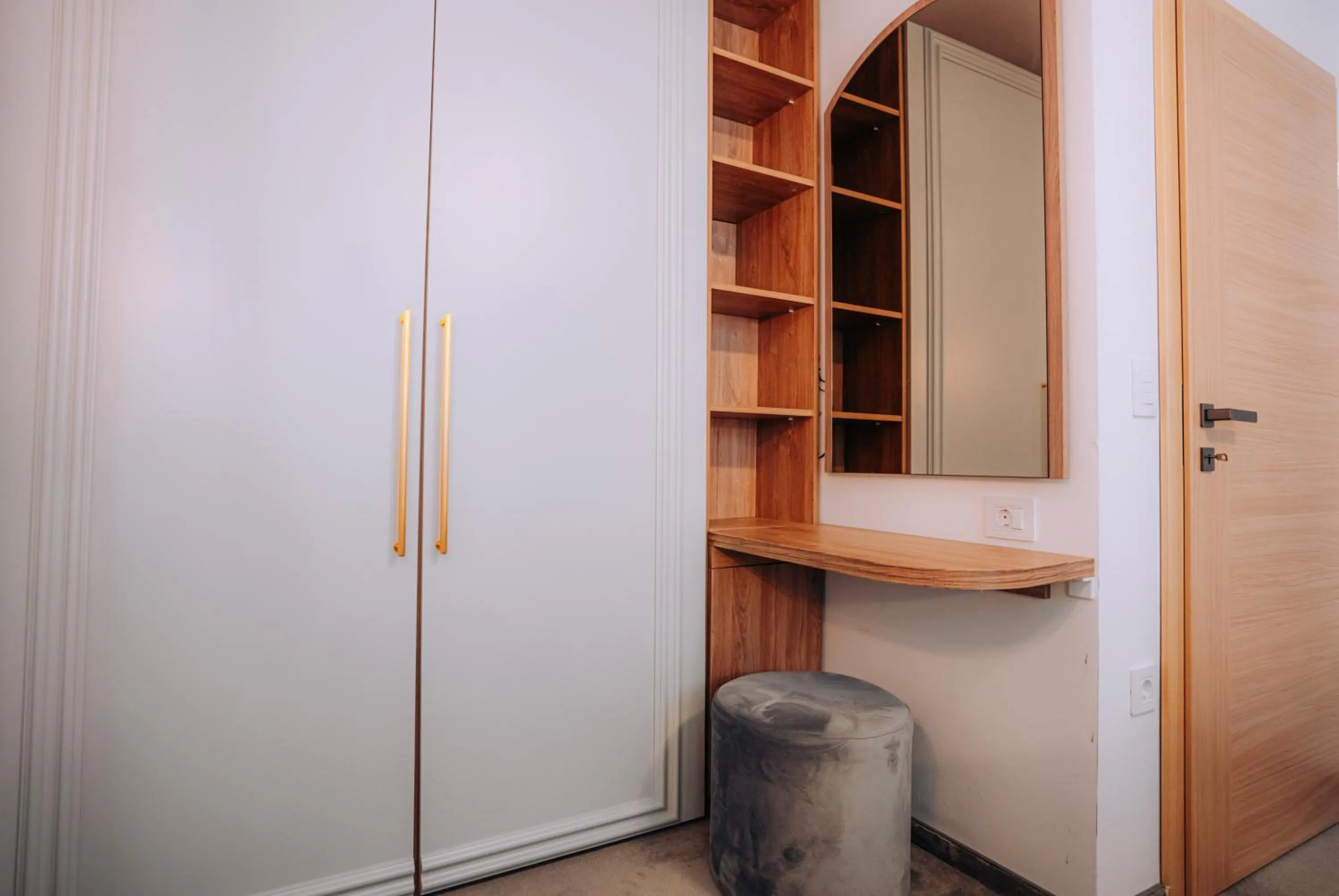 wardrobe in Villa Pupin SARAISTE