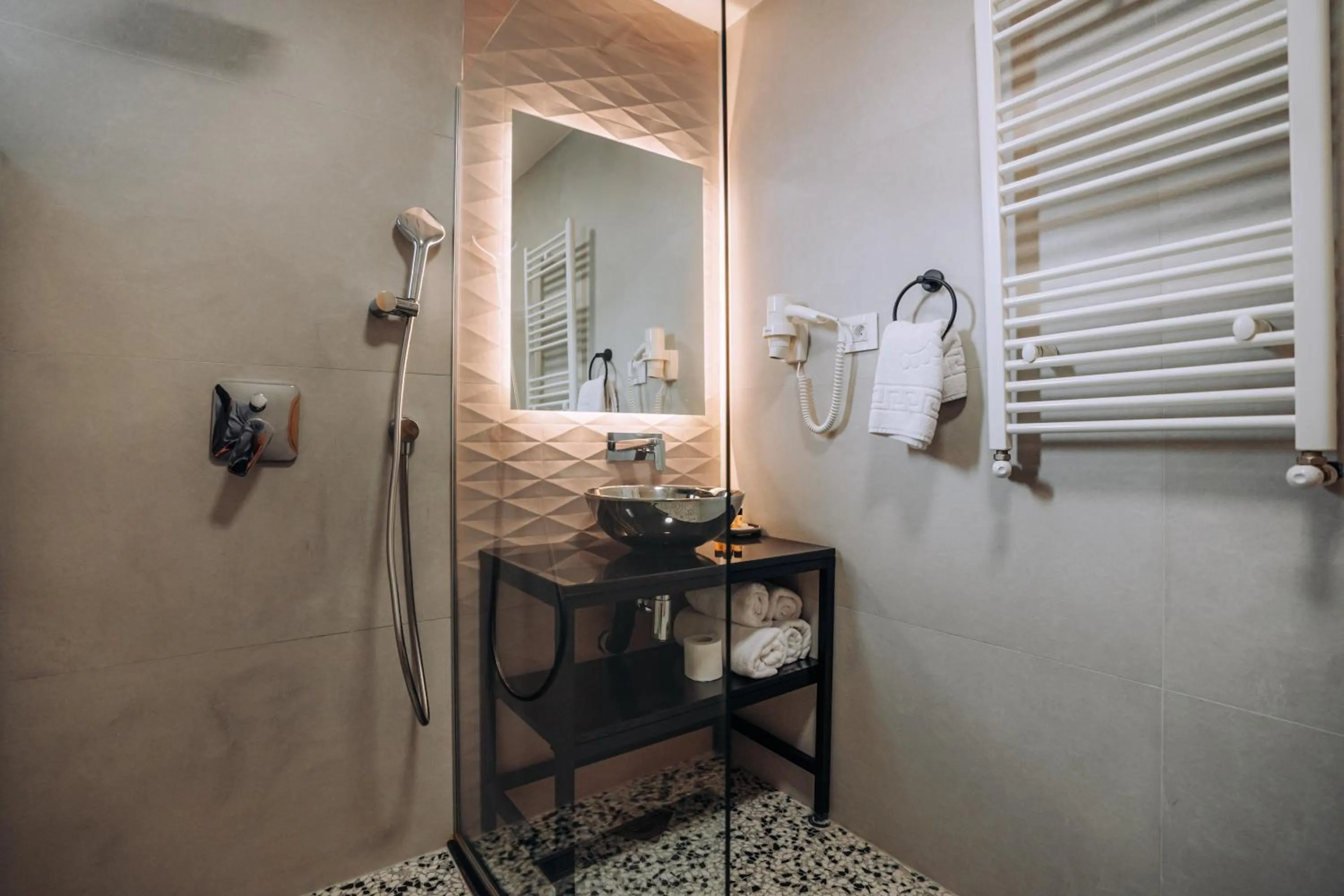 Shower in Villa Pupin SARAISTE