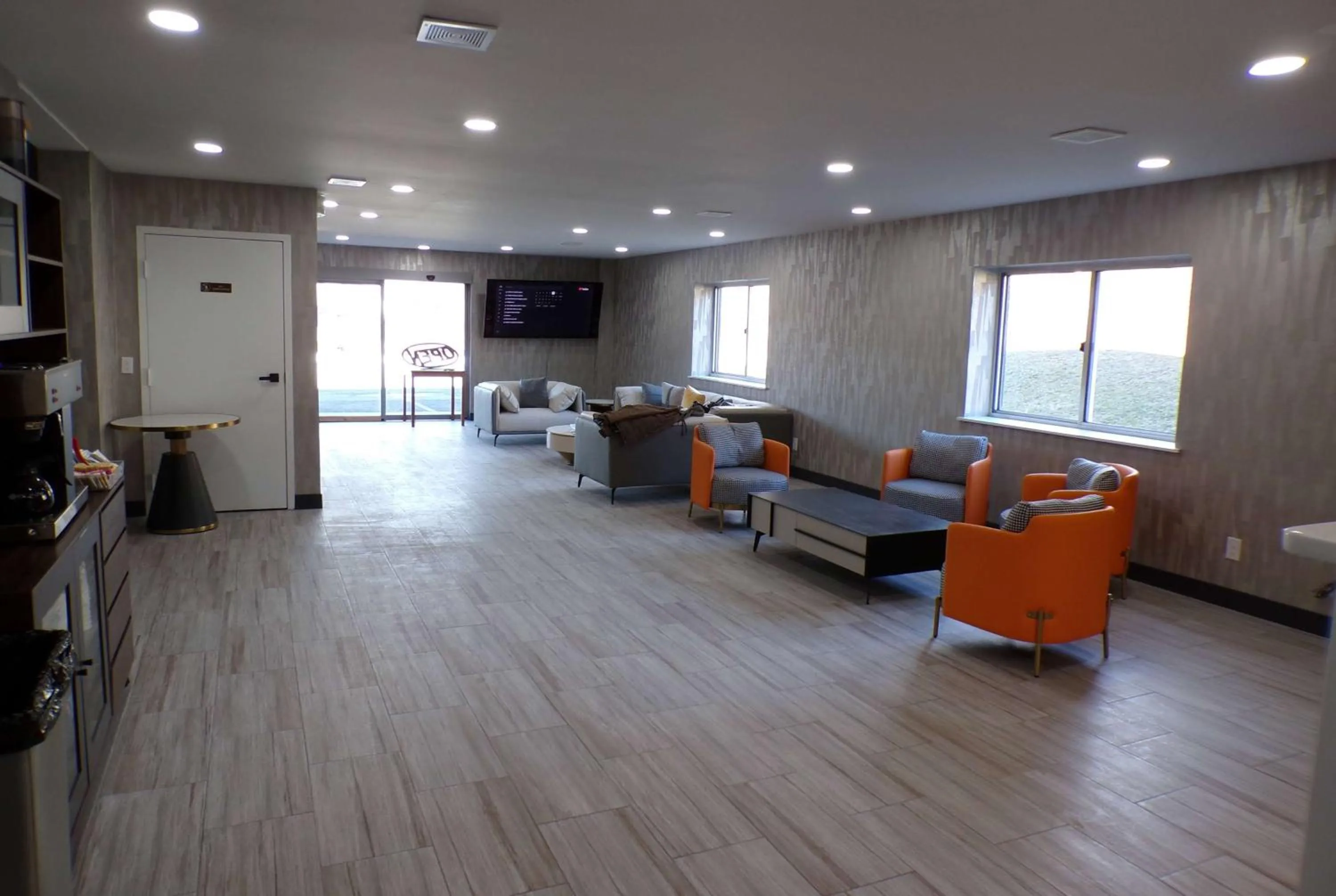 Lobby or reception in Luxor Inn & Suites, a Travelodge by Wyndham
