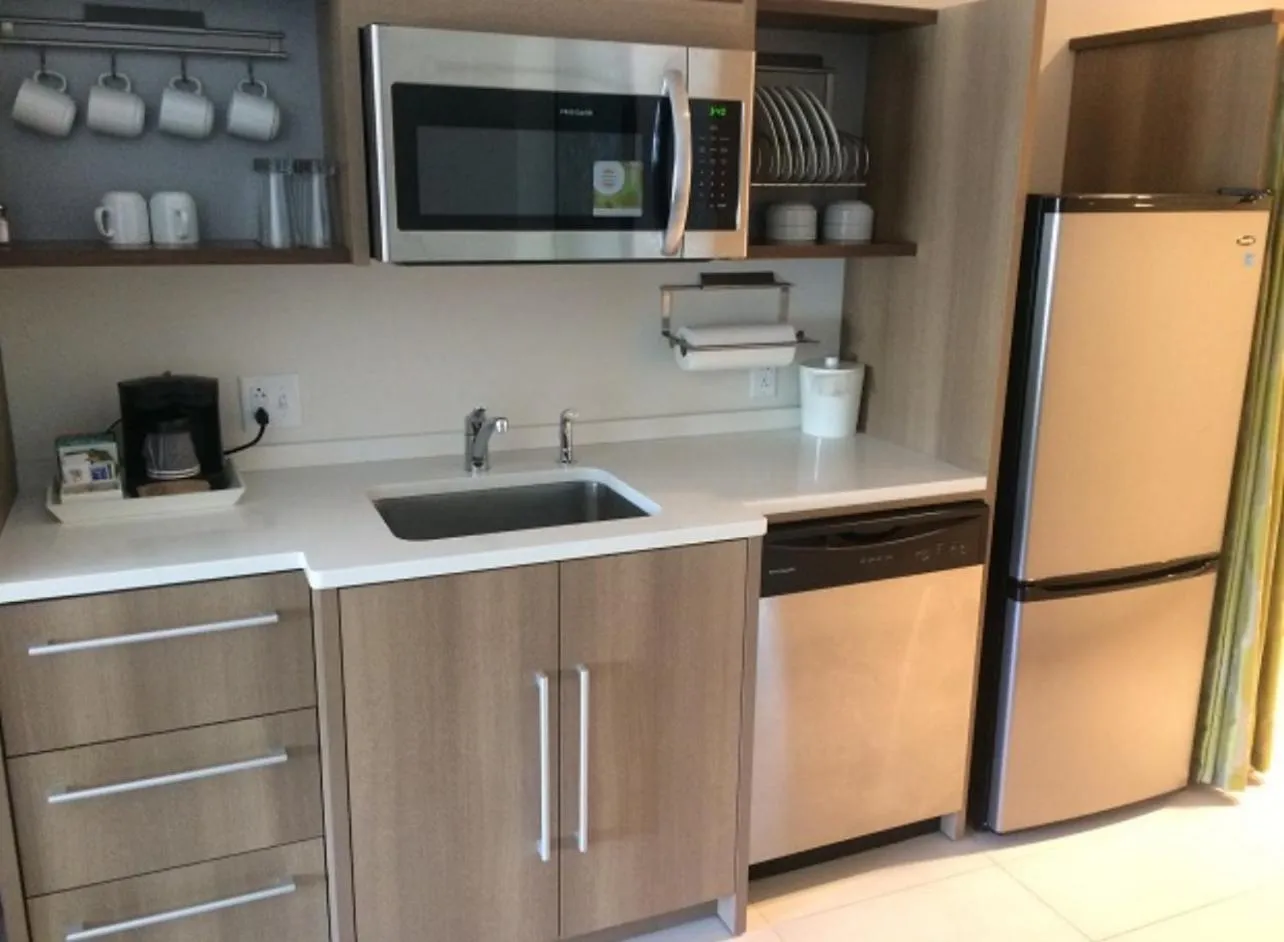 Luxor Inn & Suites, a Travelodge by Wyndham