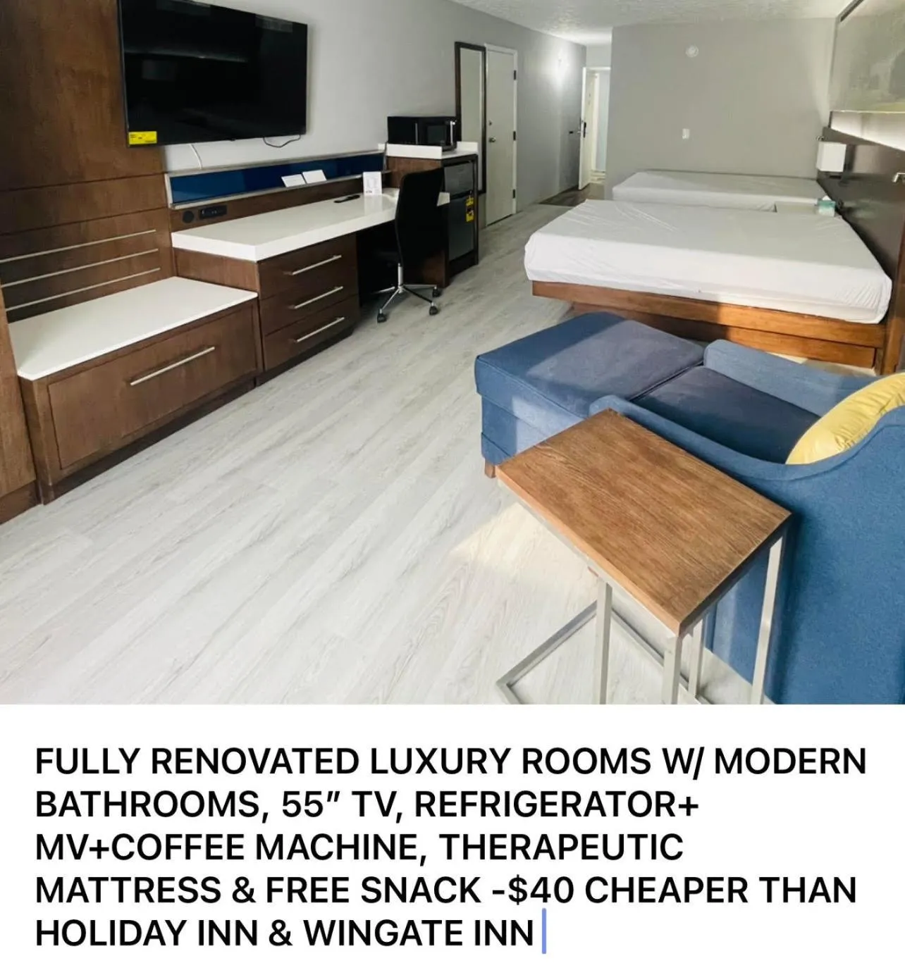 Living room, Bed in Luxor Inn & Suites, a Travelodge by Wyndham