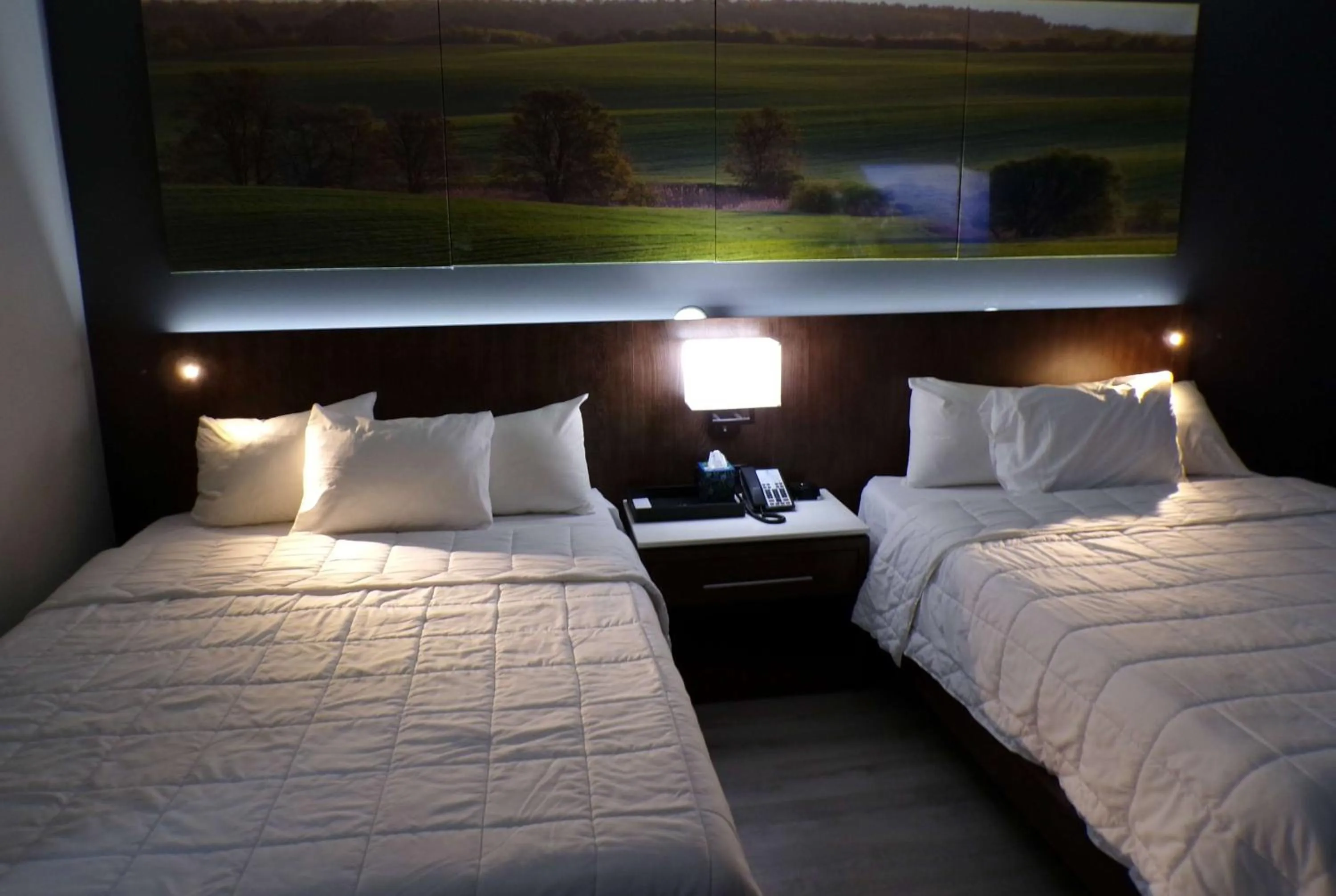 Photo of the whole room, Bed in Luxor Inn & Suites, a Travelodge by Wyndham