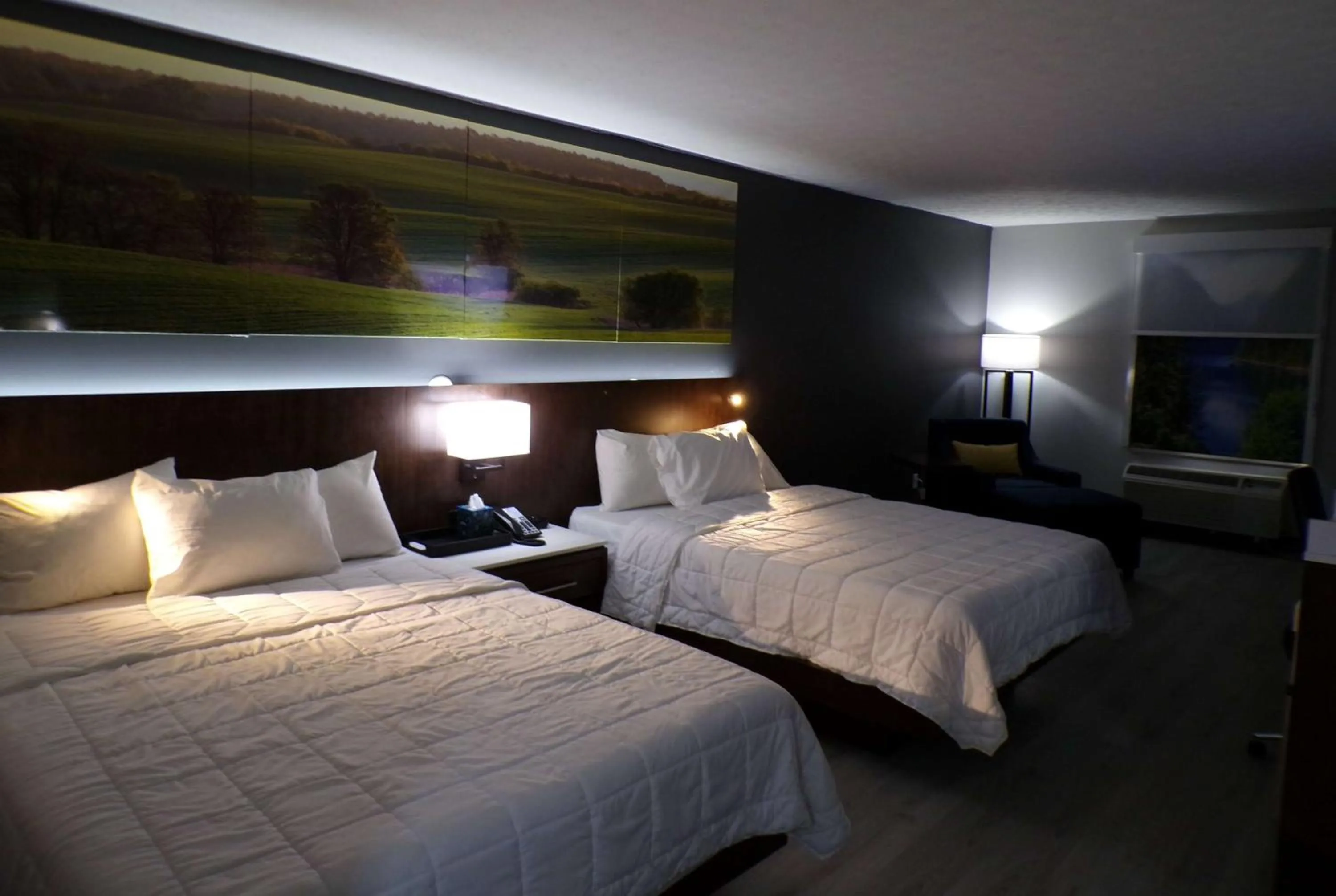Photo of the whole room, Bed in Luxor Inn & Suites, a Travelodge by Wyndham