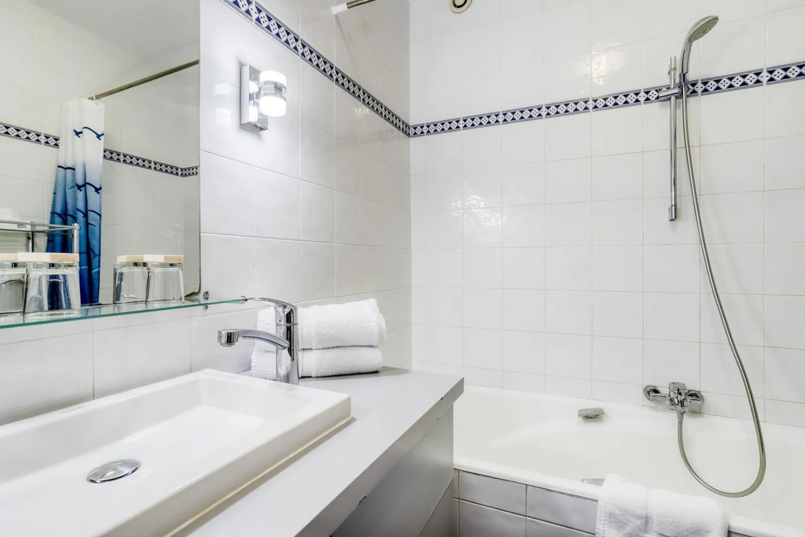 Bathroom in Roc Hotel