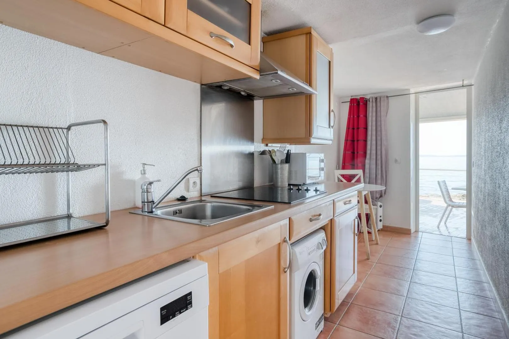 Kitchen/Kitchenette in Roc Hotel