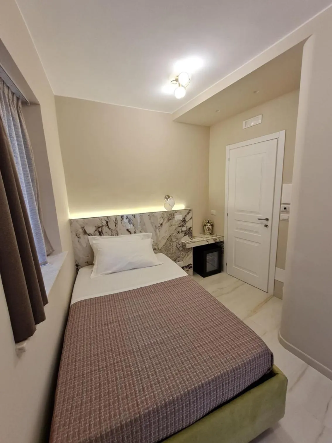 Bed in EPONIMI ROOMs