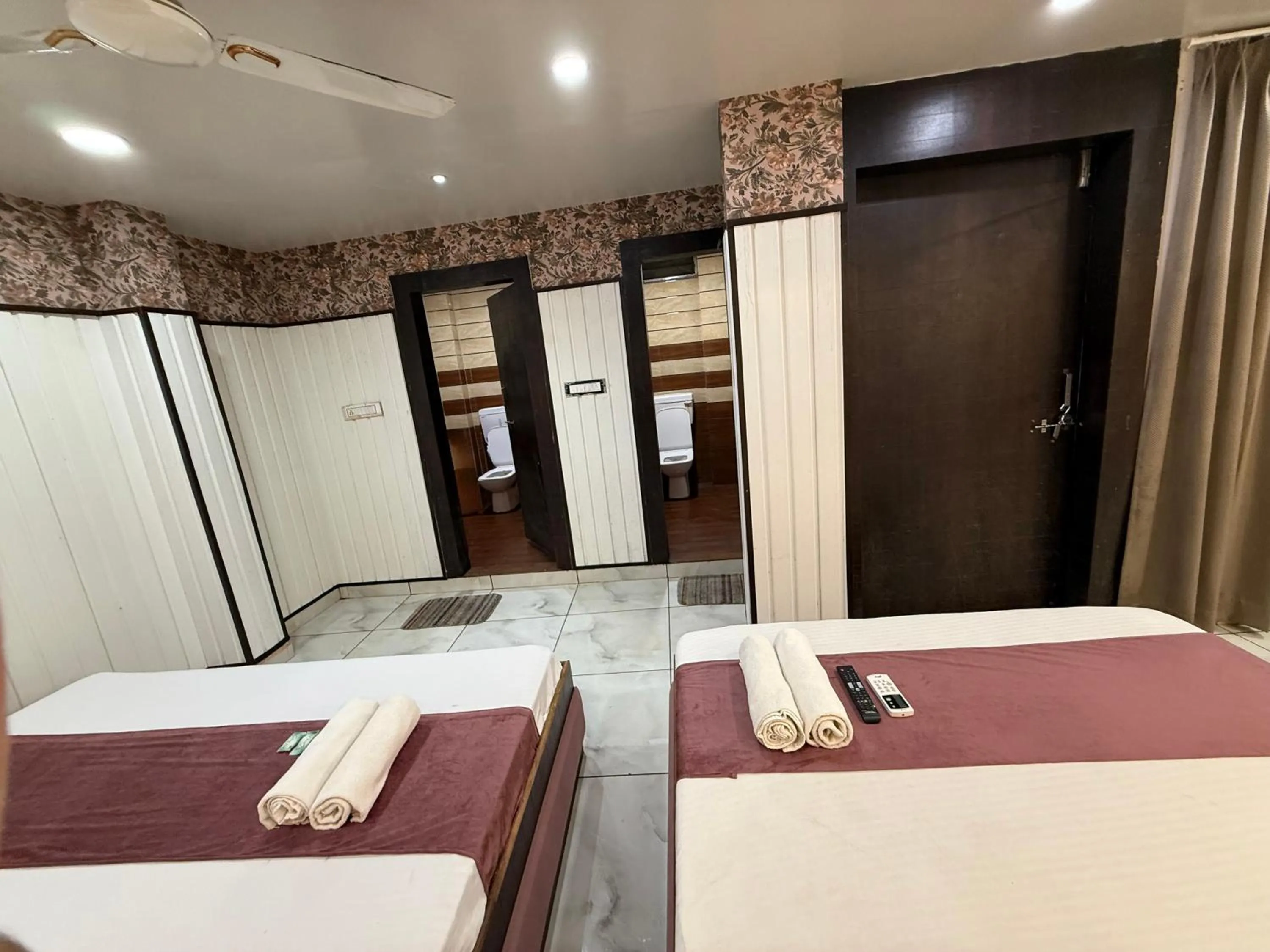 Bed in Hotel Shree Krishna Palace