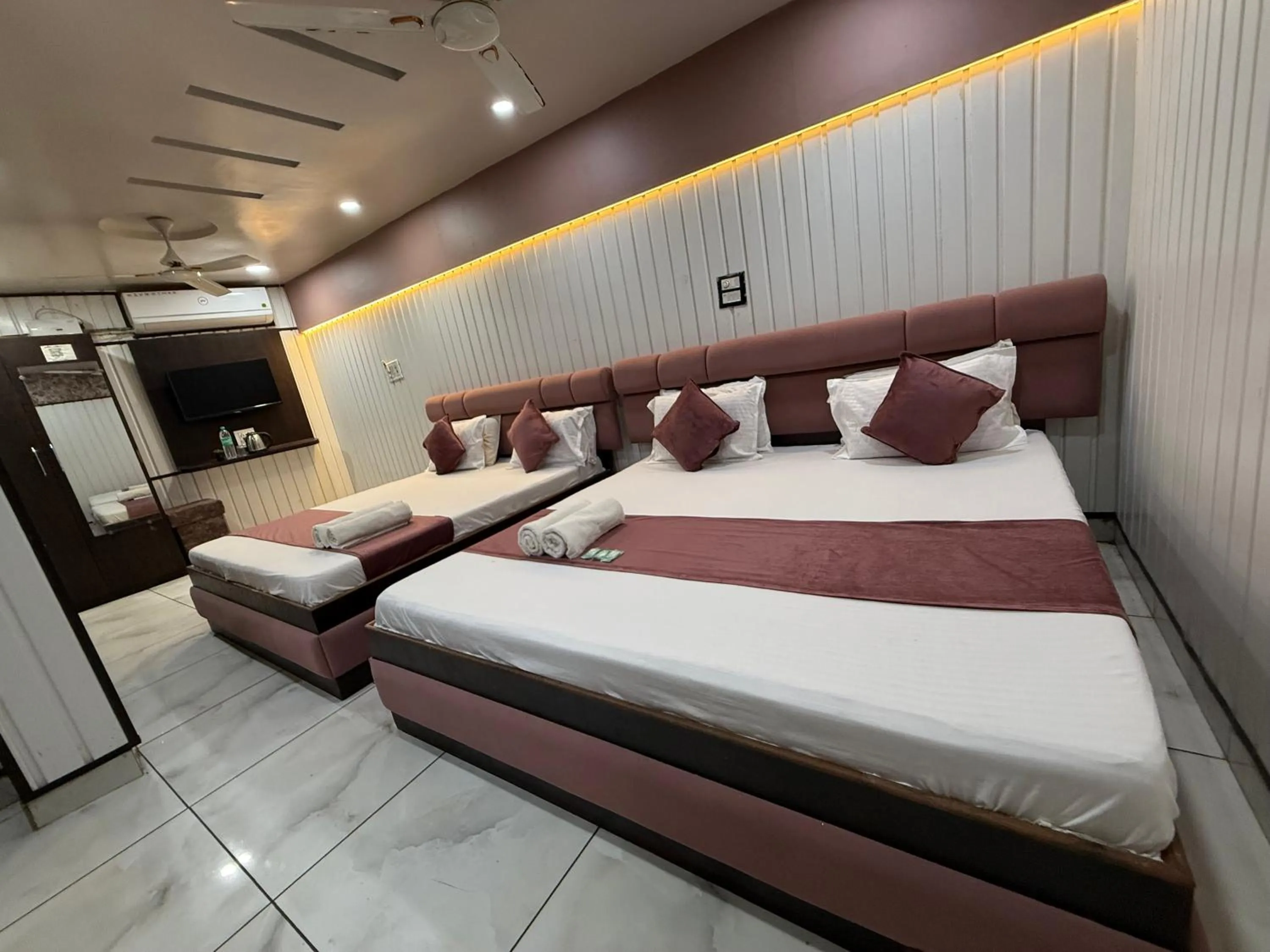 Bed in Hotel Shree Krishna Palace