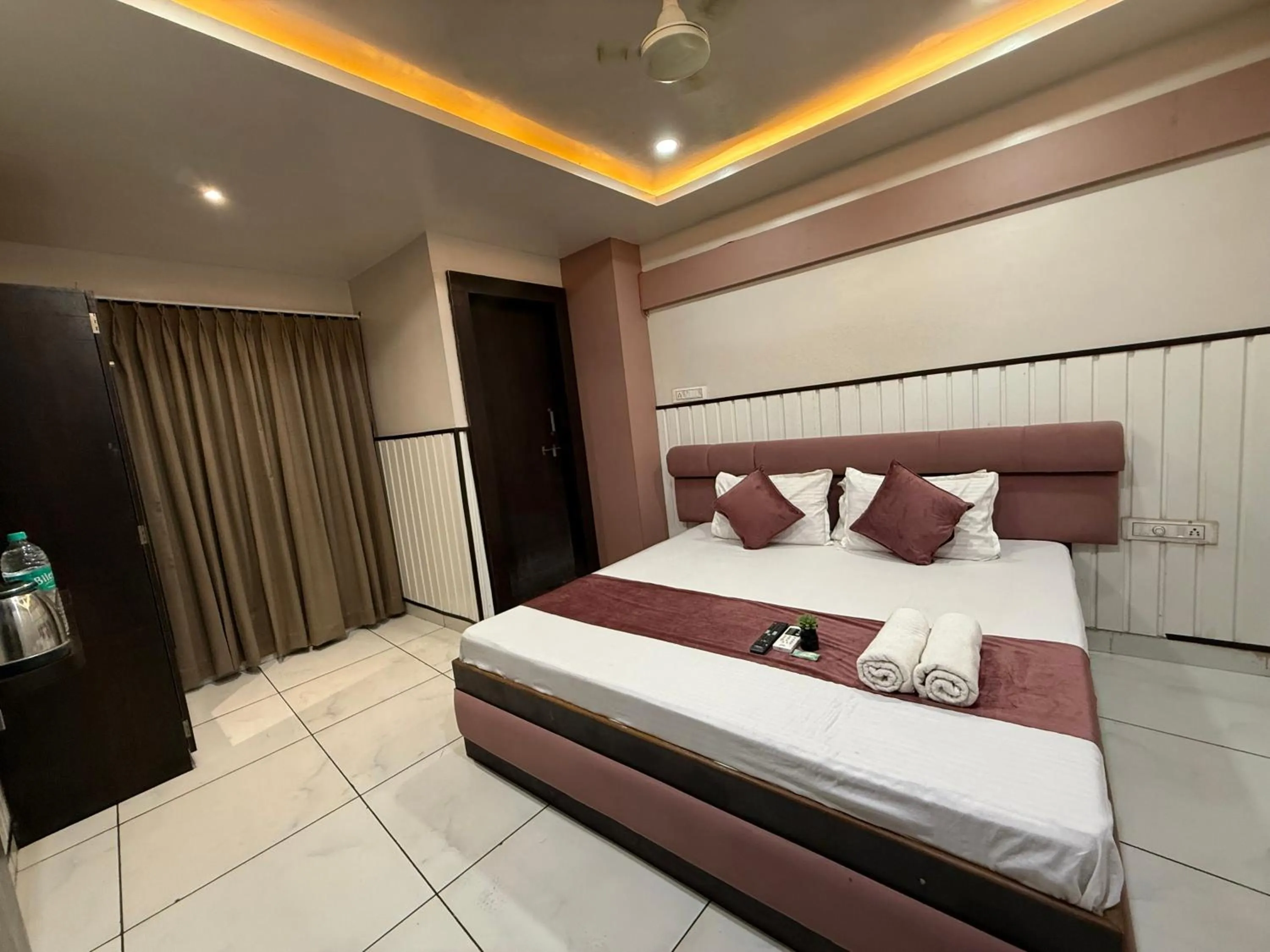 Bed in Hotel Shree Krishna Palace