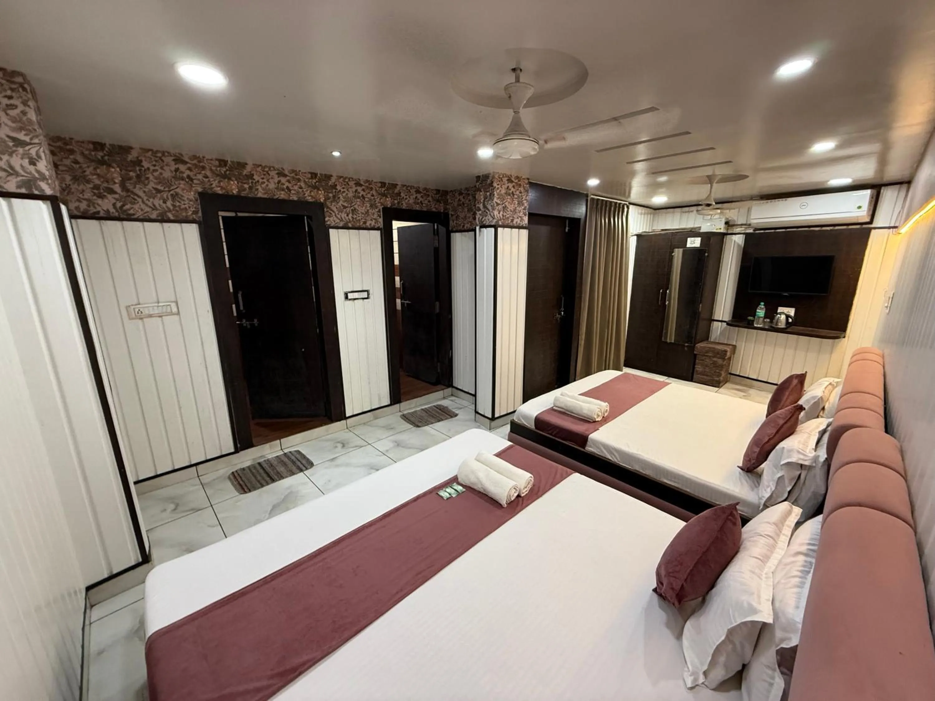 Bed in Hotel Shree Krishna Palace