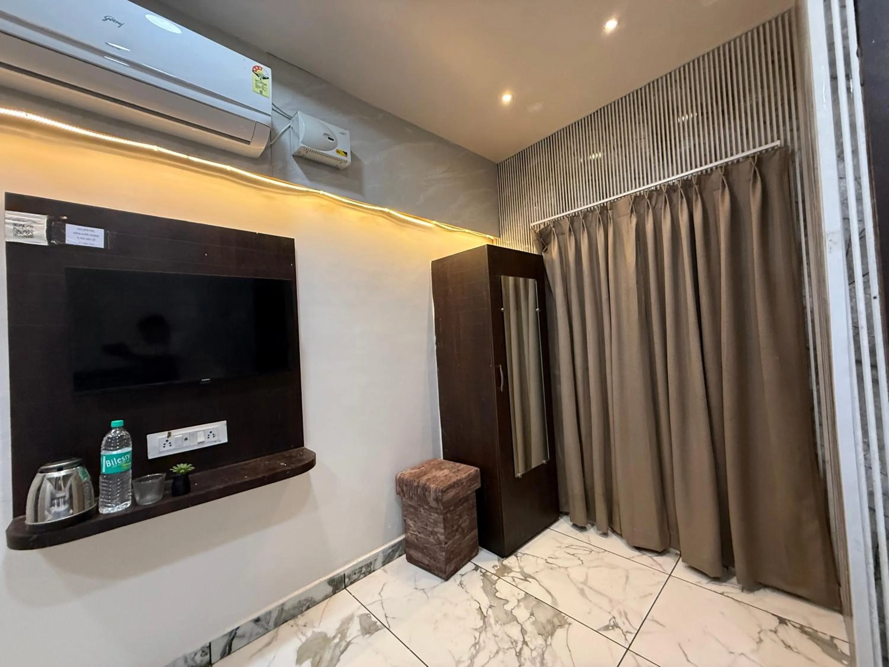 Bed in Hotel Shree Krishna Palace