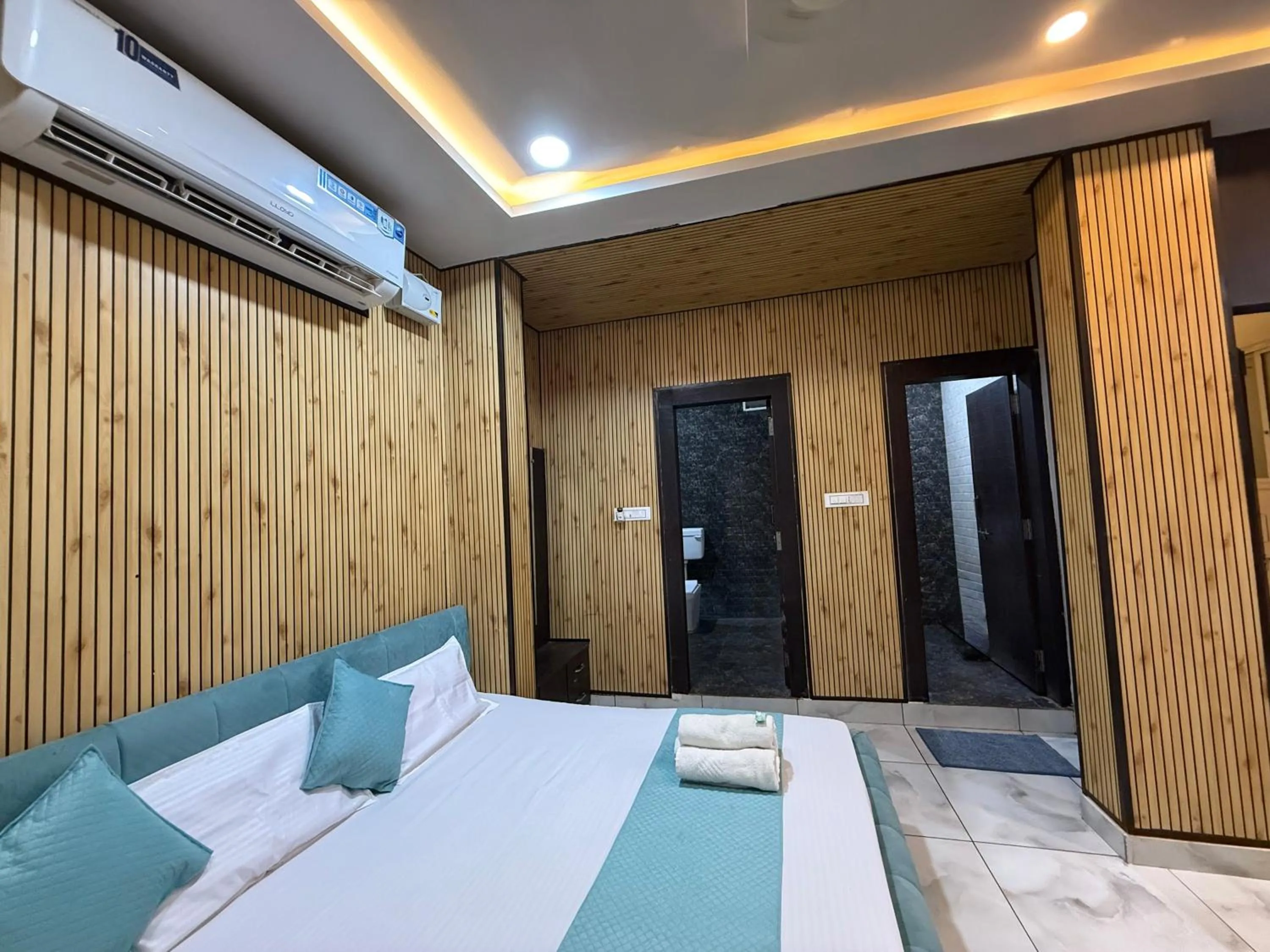 Bed in Hotel Shree Krishna Palace