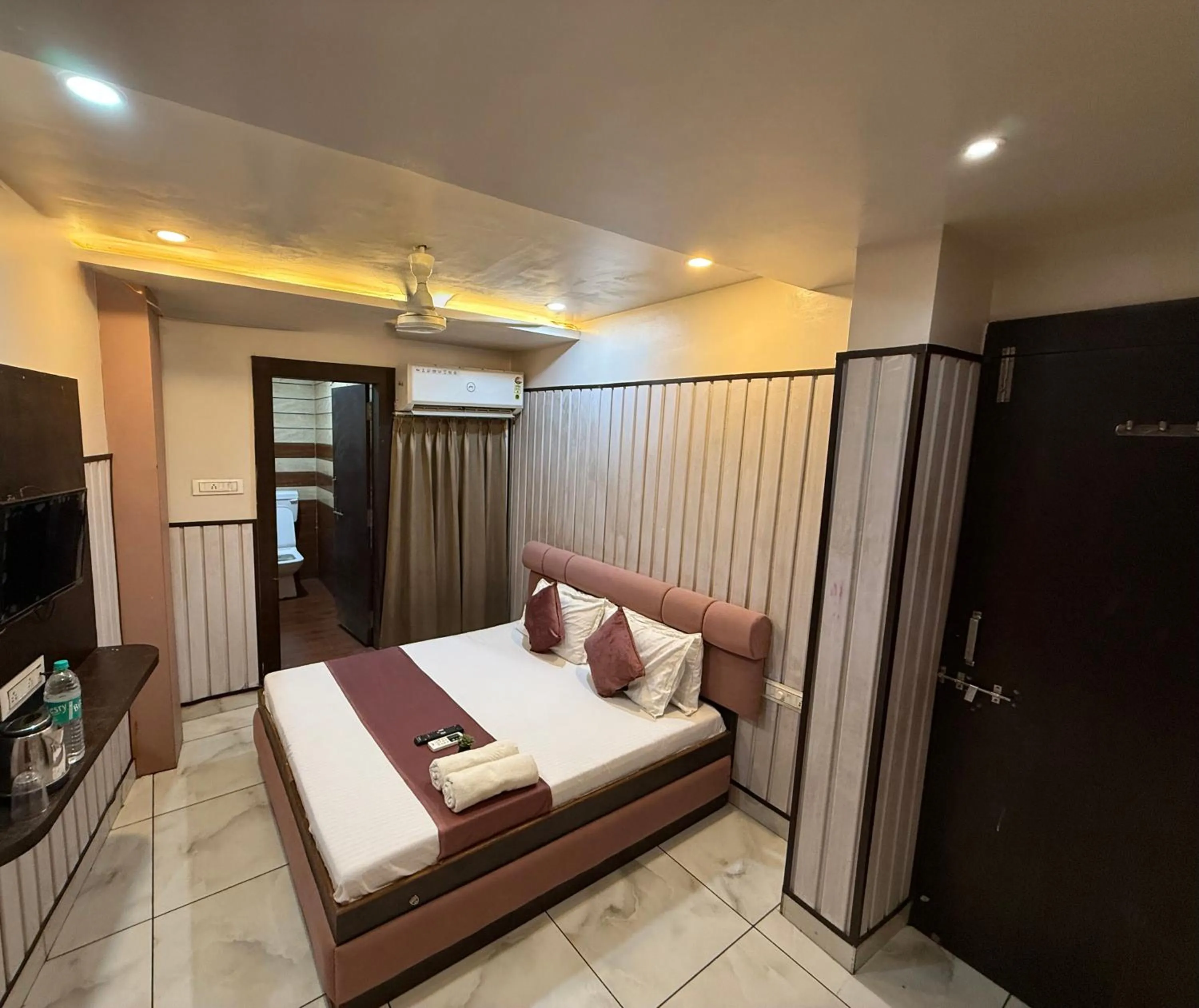 Bed in Hotel Shree Krishna Palace