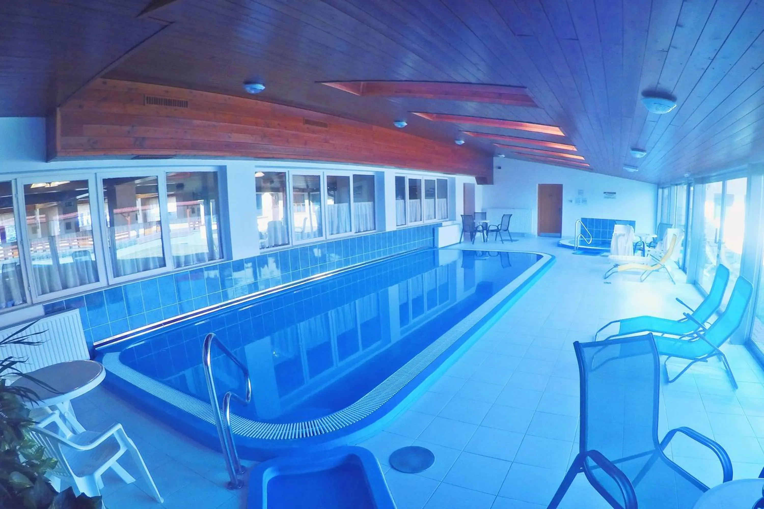 Swimming pool in Hotel Halászkert Badacsony