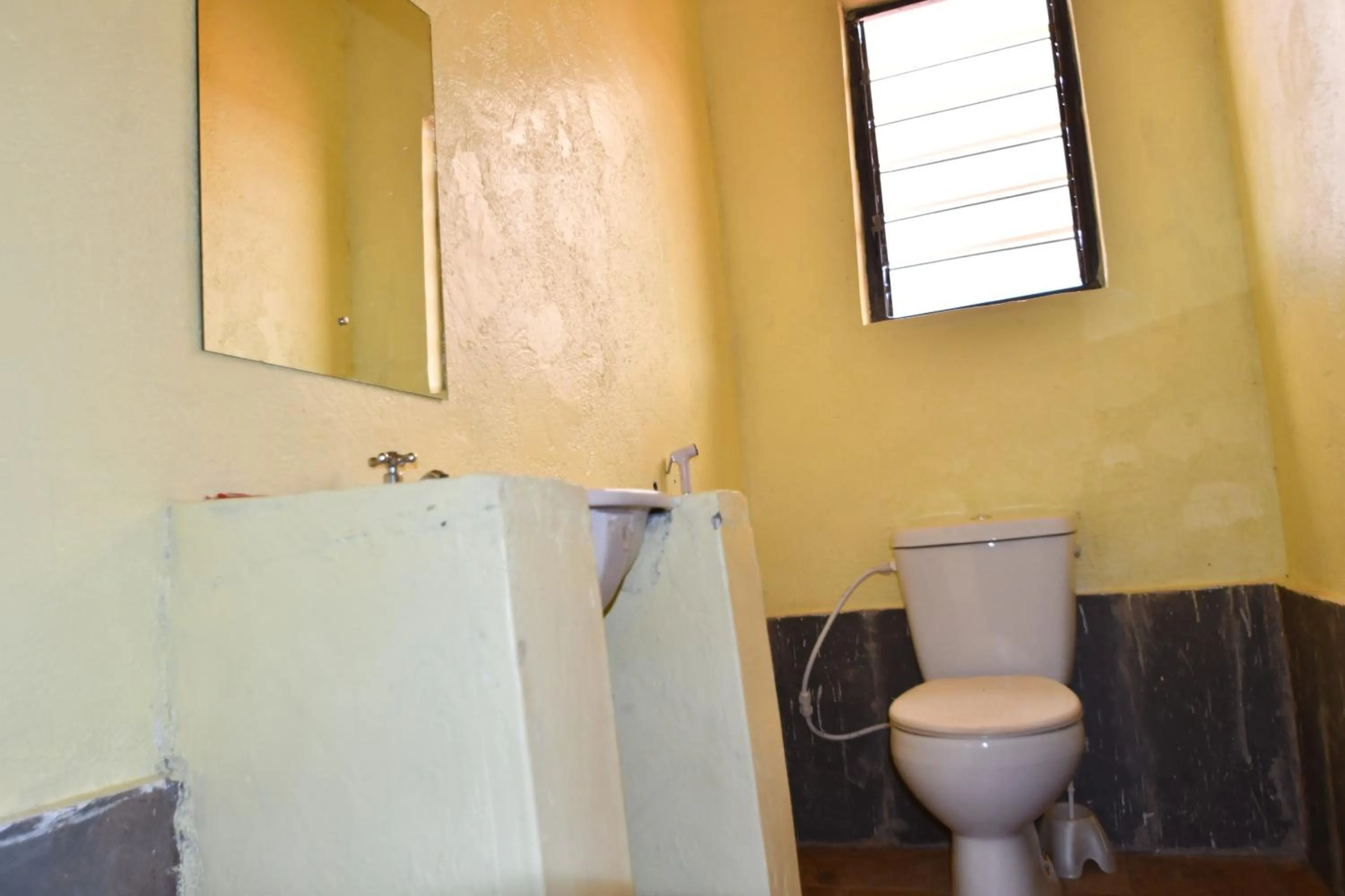 Toilet in Tausa Tsavo Eco Lodge