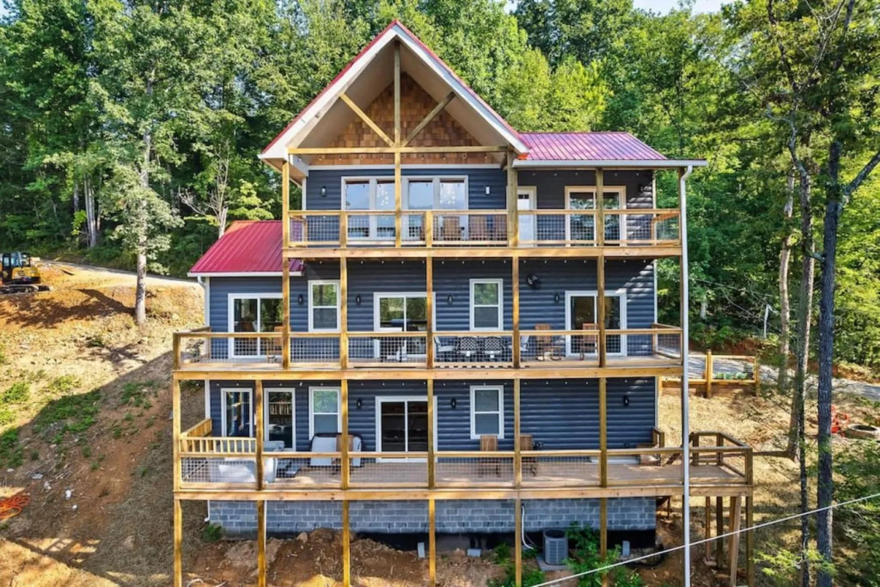 Property building in Tranquil Mountain Getaway By Ghosal Luxury Lodging