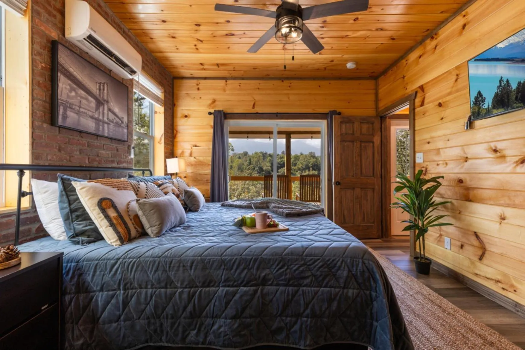 Bed in Tranquil Mountain Getaway By Ghosal Luxury Lodging
