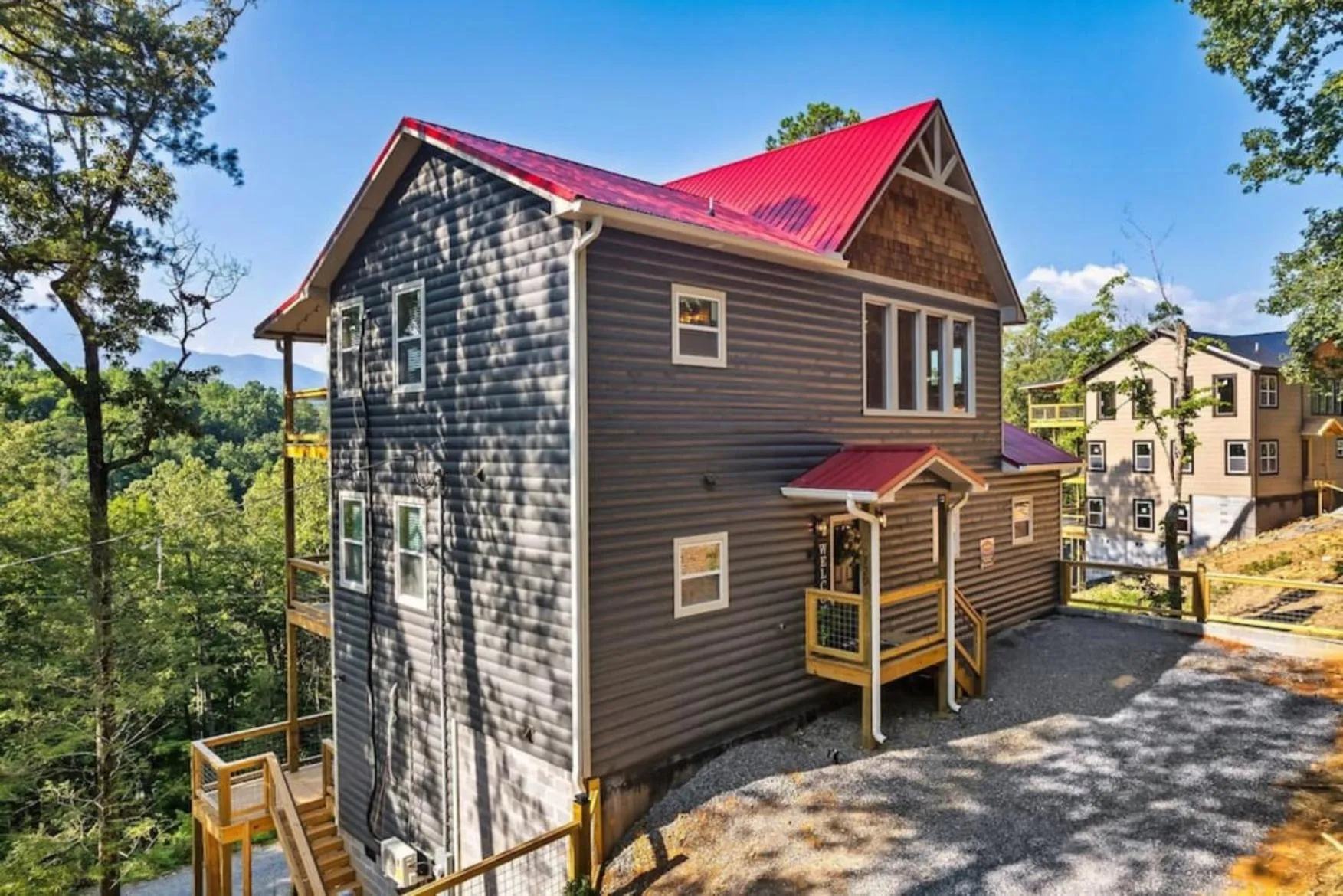 Property building in Tranquil Mountain Getaway By Ghosal Luxury Lodging