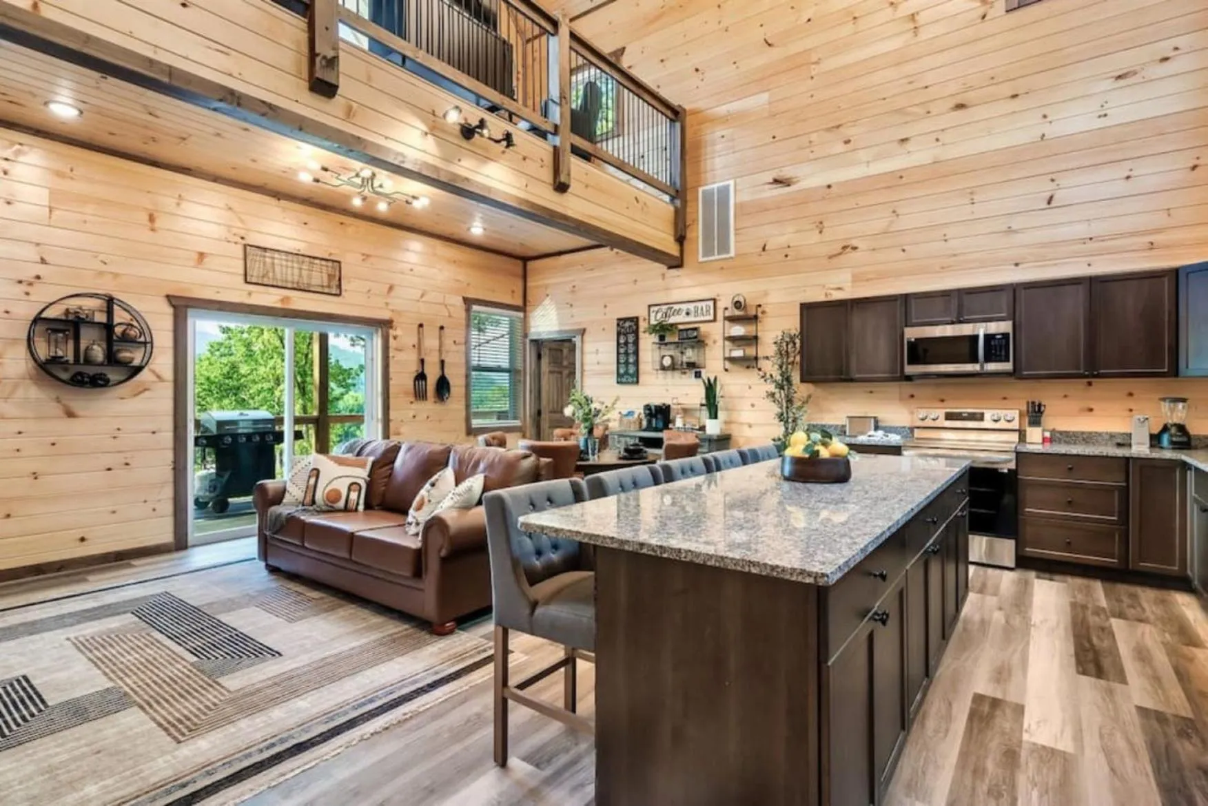 Kitchen or kitchenette in Tranquil Mountain Getaway By Ghosal Luxury Lodging