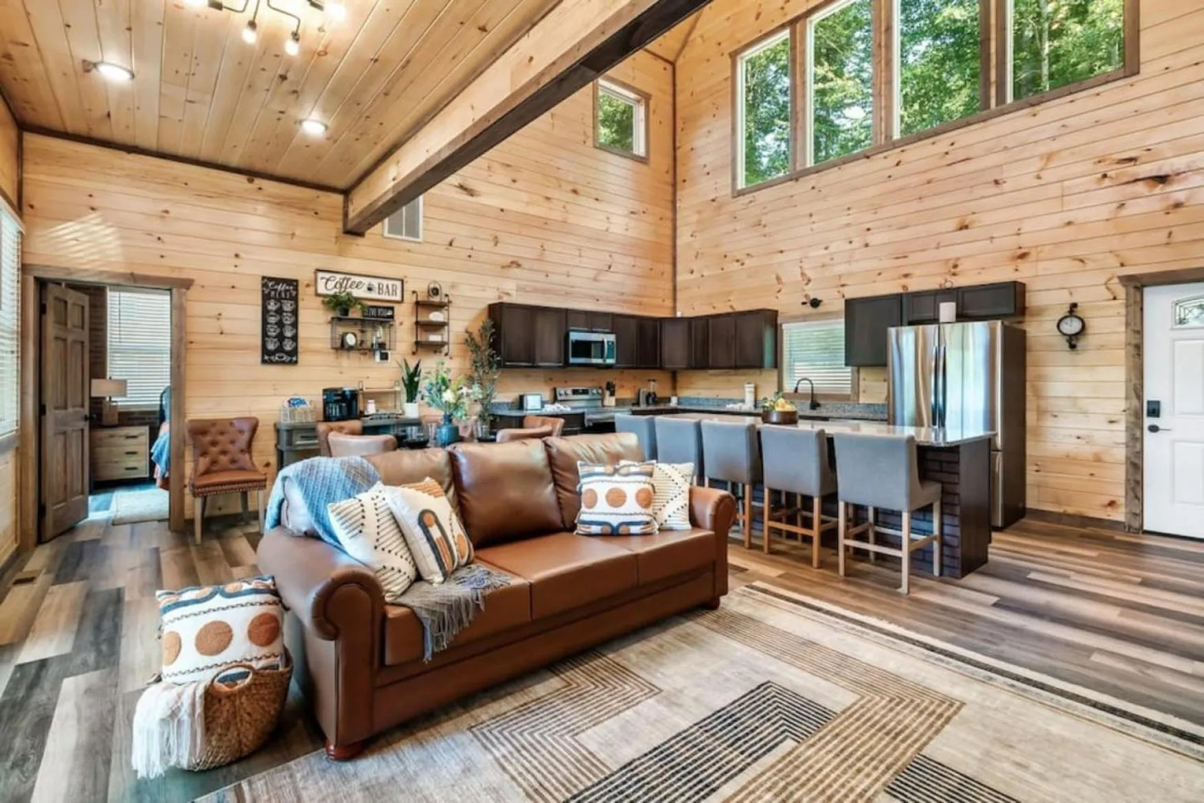 Kitchen or kitchenette in Tranquil Mountain Getaway By Ghosal Luxury Lodging