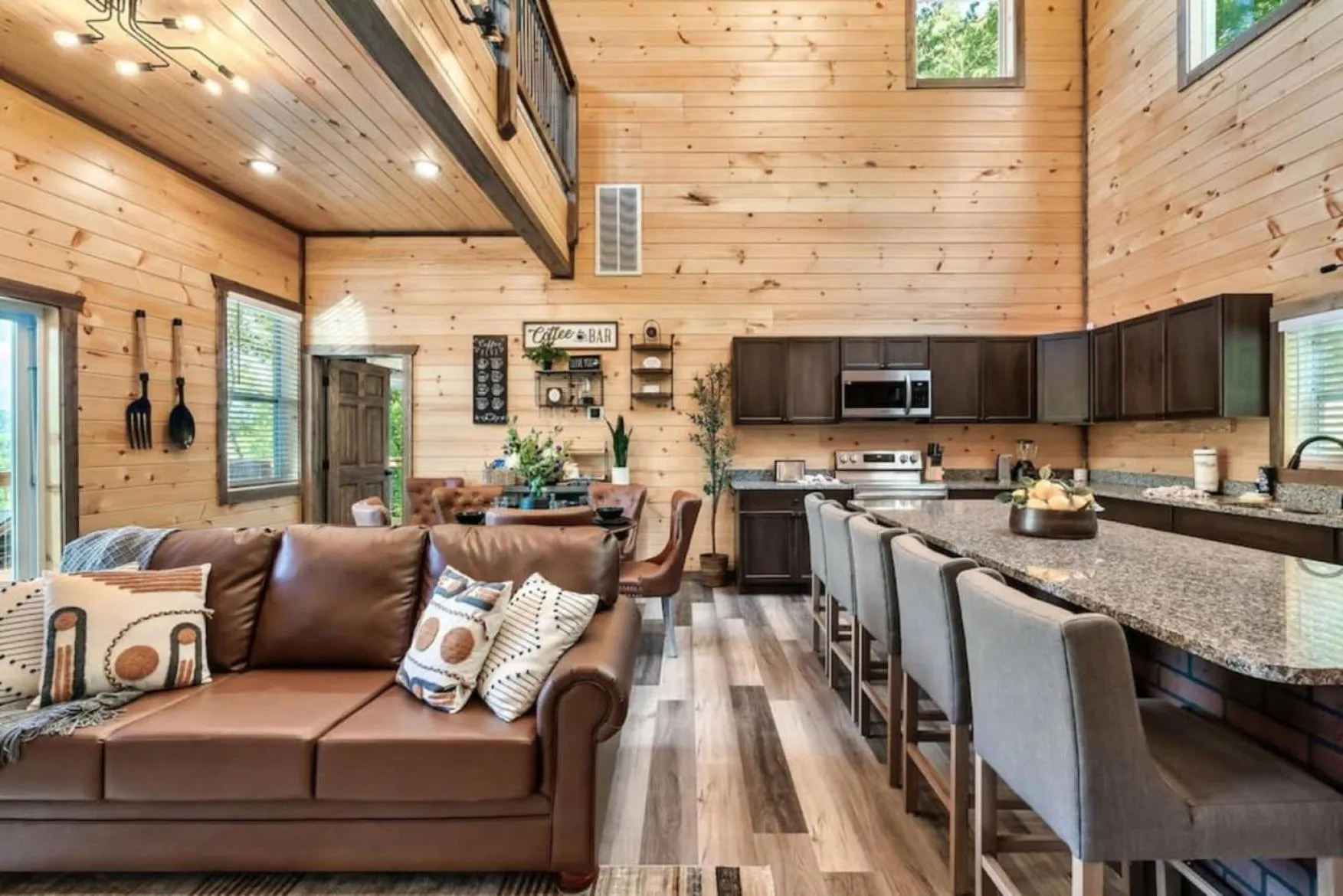 Kitchen or kitchenette in Tranquil Mountain Getaway By Ghosal Luxury Lodging