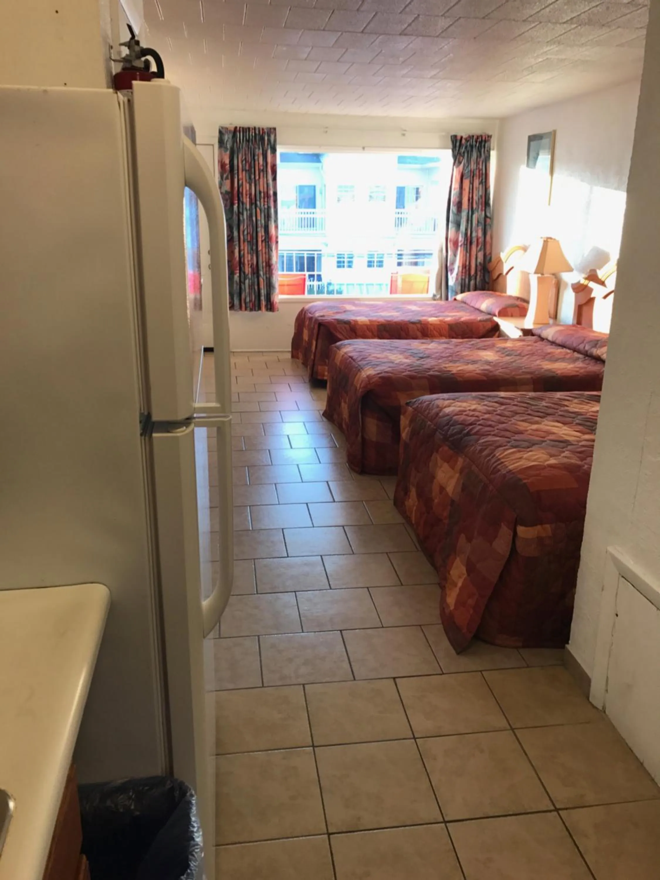 Photo of the whole room, Bed in El Ray Motel